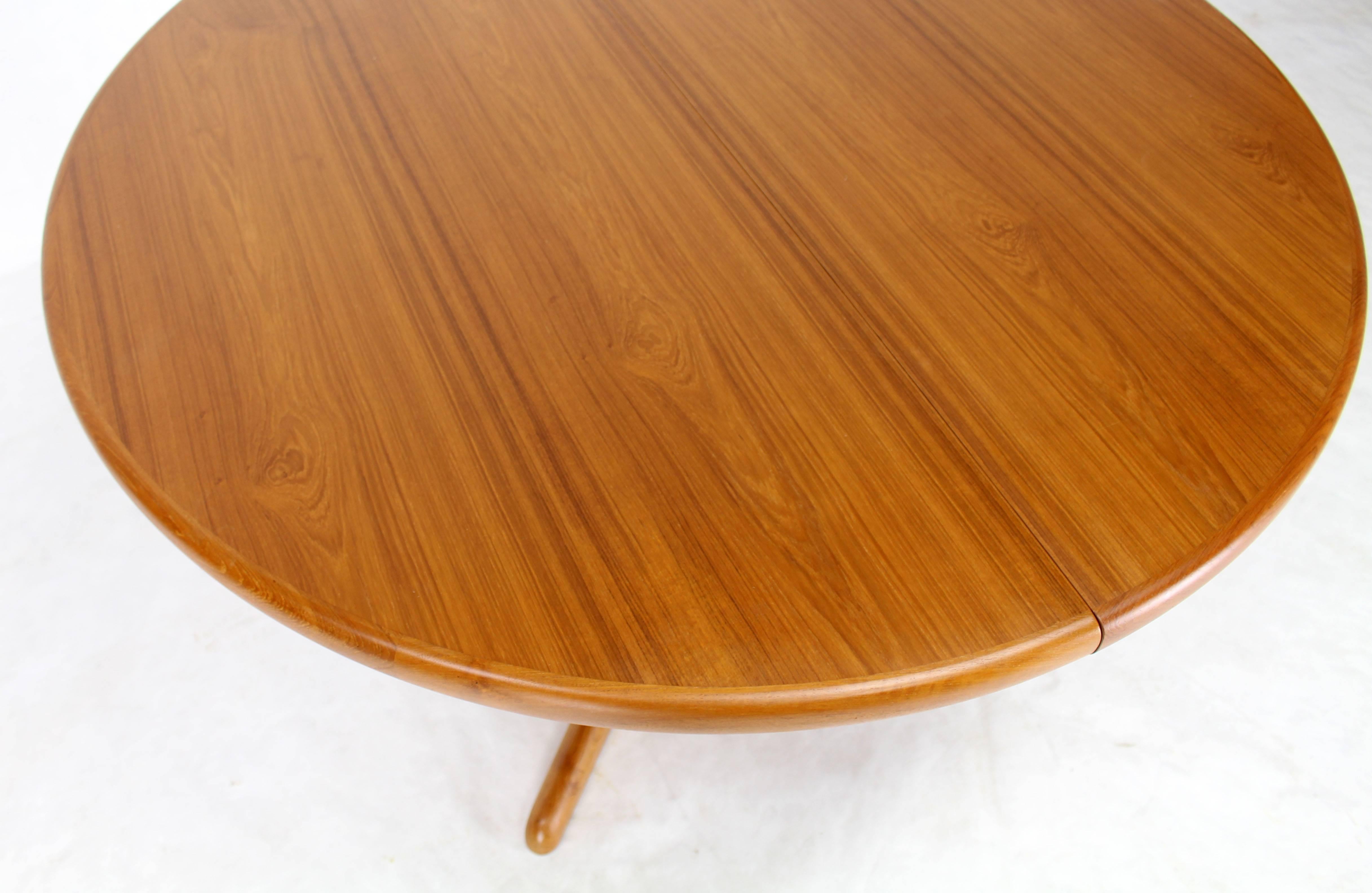 Danish Round Mid-Century Modern Teak Dining Table with Two Leaves 3