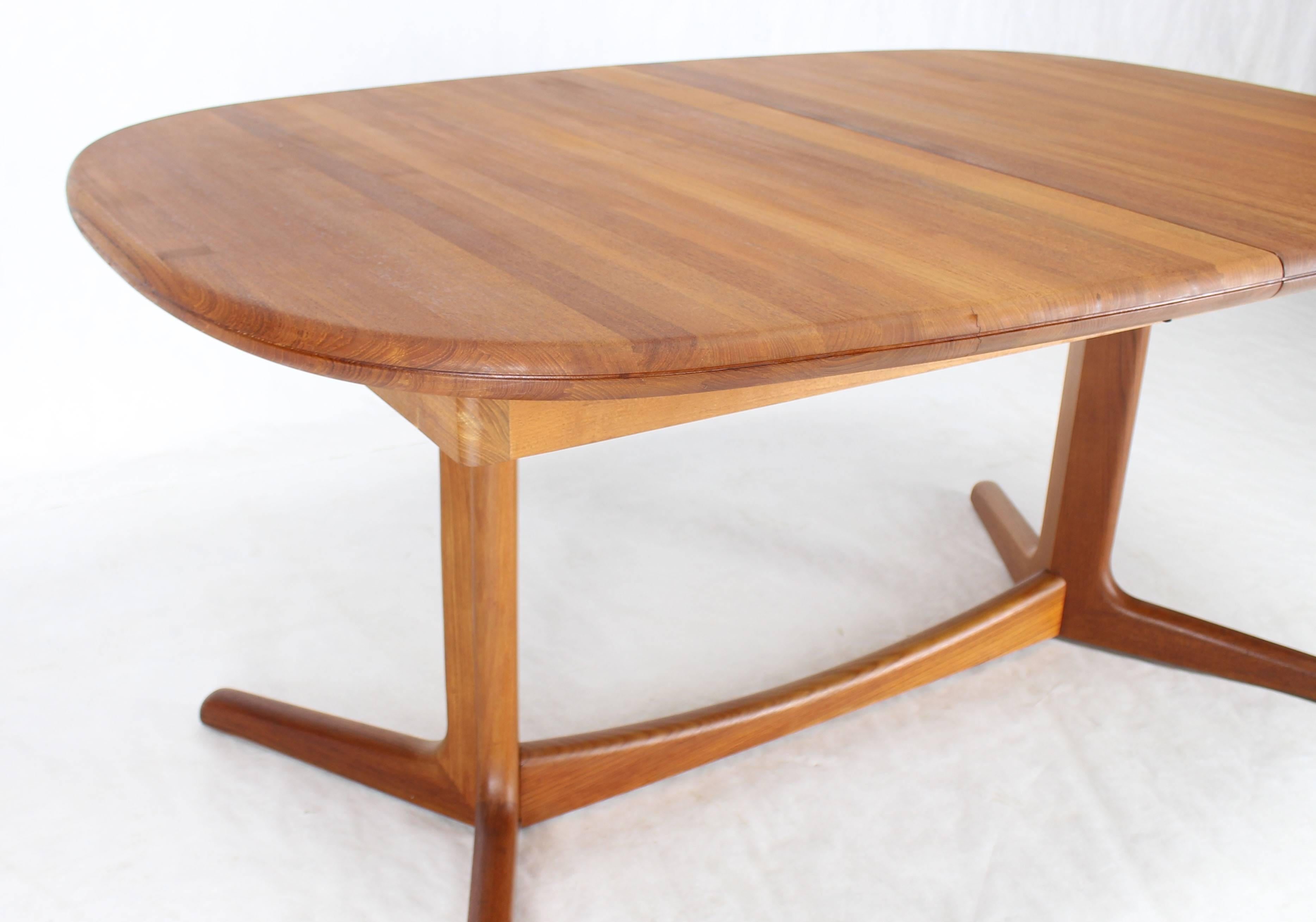 20th Century Solid Teak Danish Mid-Century Modern Dining Table with Two Leafs
