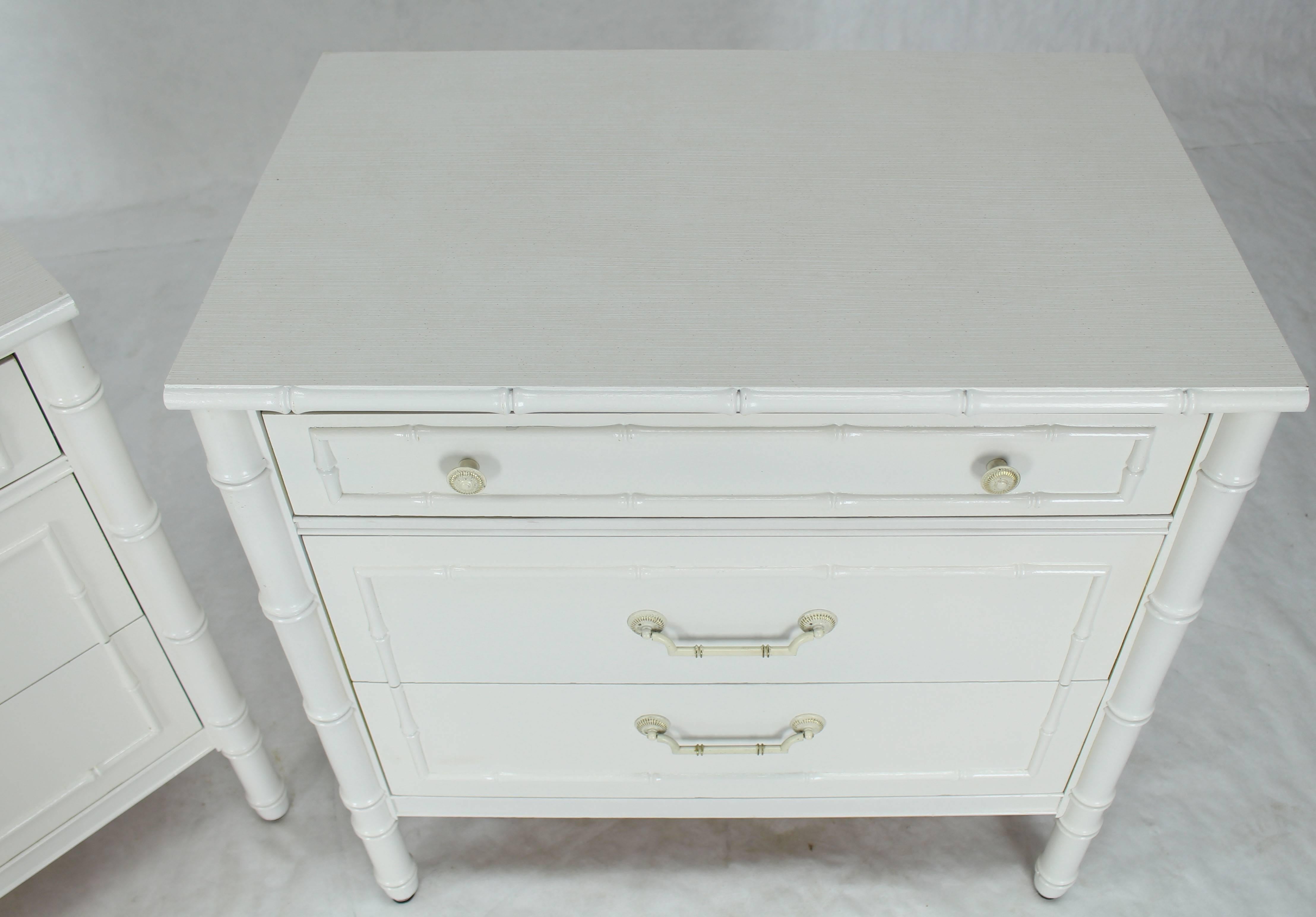 Pair of White Lacquer Faux Bamboo Large Nightstands Three-Drawer Bachelor Chests In Excellent Condition For Sale In Rockaway, NJ