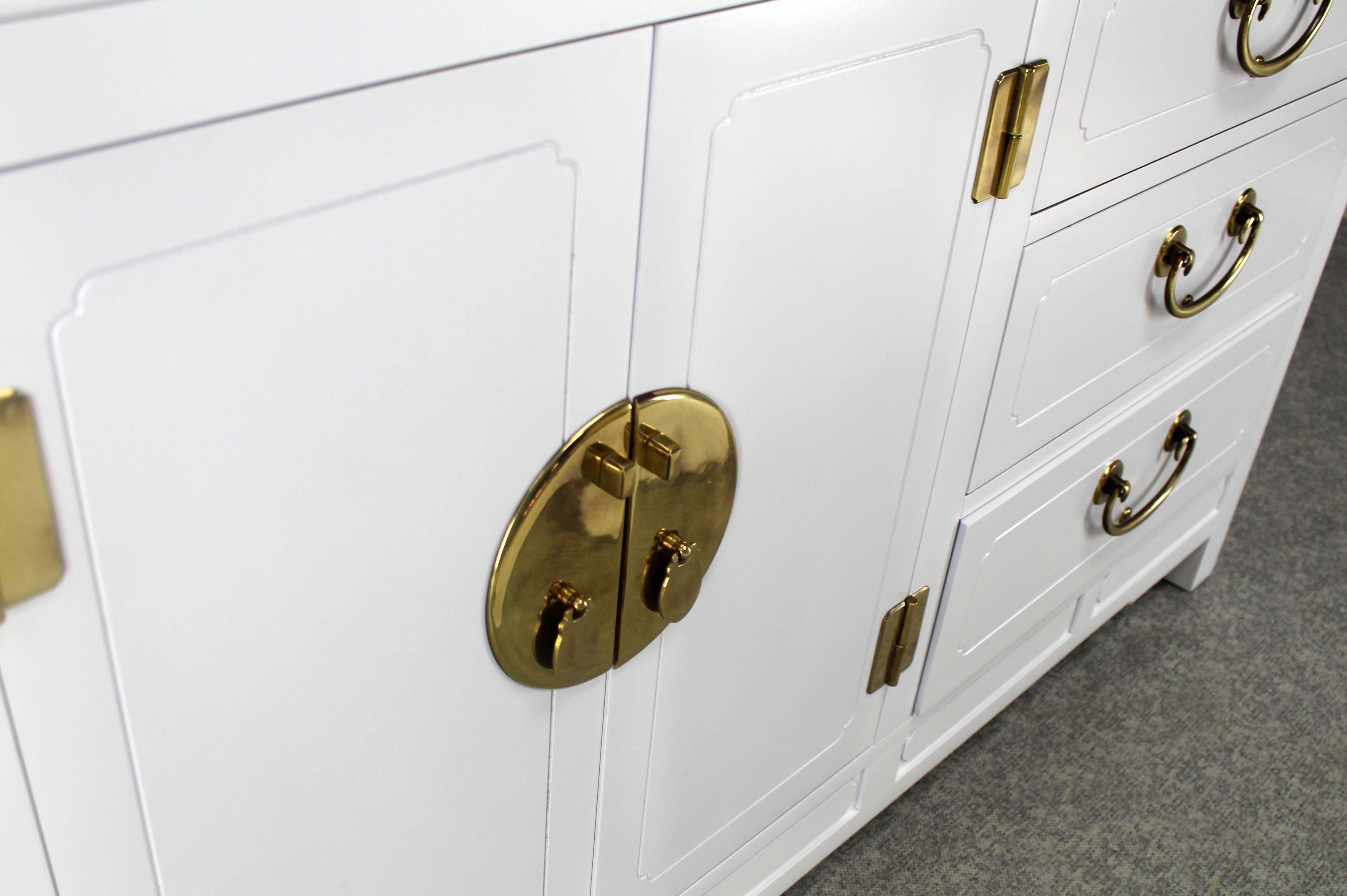 Stunning white lacquer cabinet with polished brass pulls. Medium gloss finish.
   
