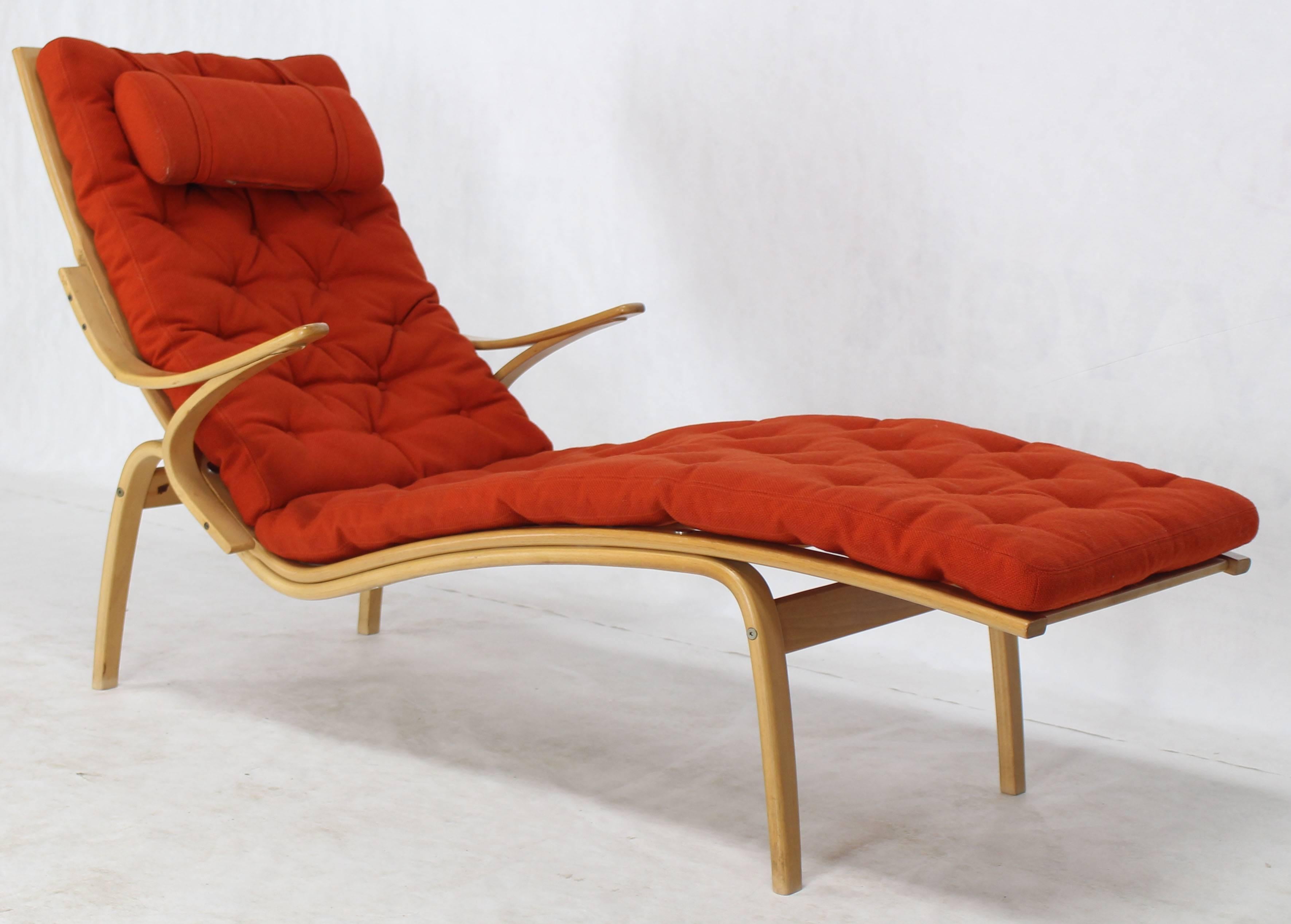 Mid-Century Modern bentwood chaise lounge in orange wool upholstery. In the style of Bruno Mathsson. 