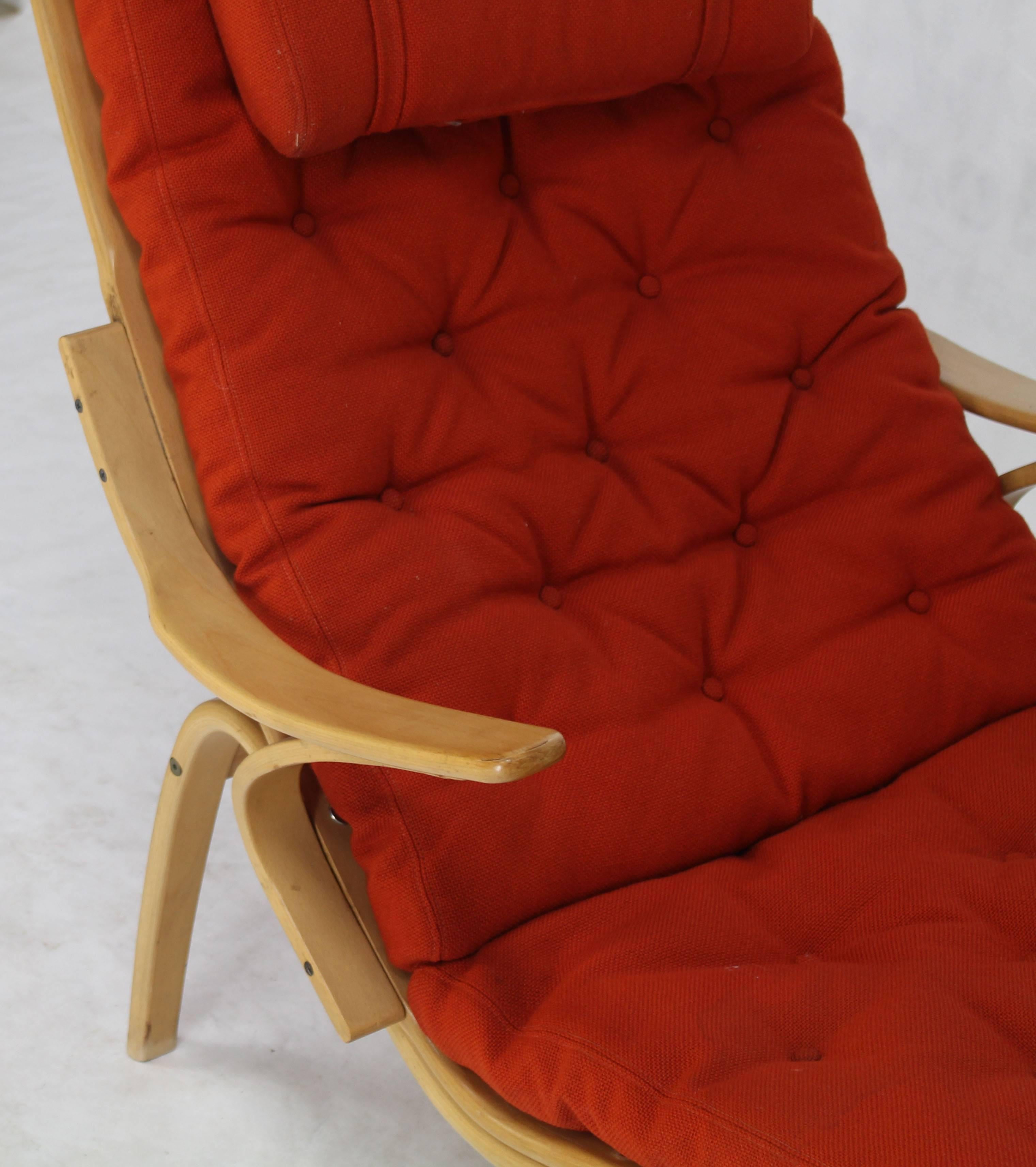 Mid-Century Modern Bentwood Wool Upholstery Chaise Lounge Chair by Alvar Aalto for Artek  For Sale