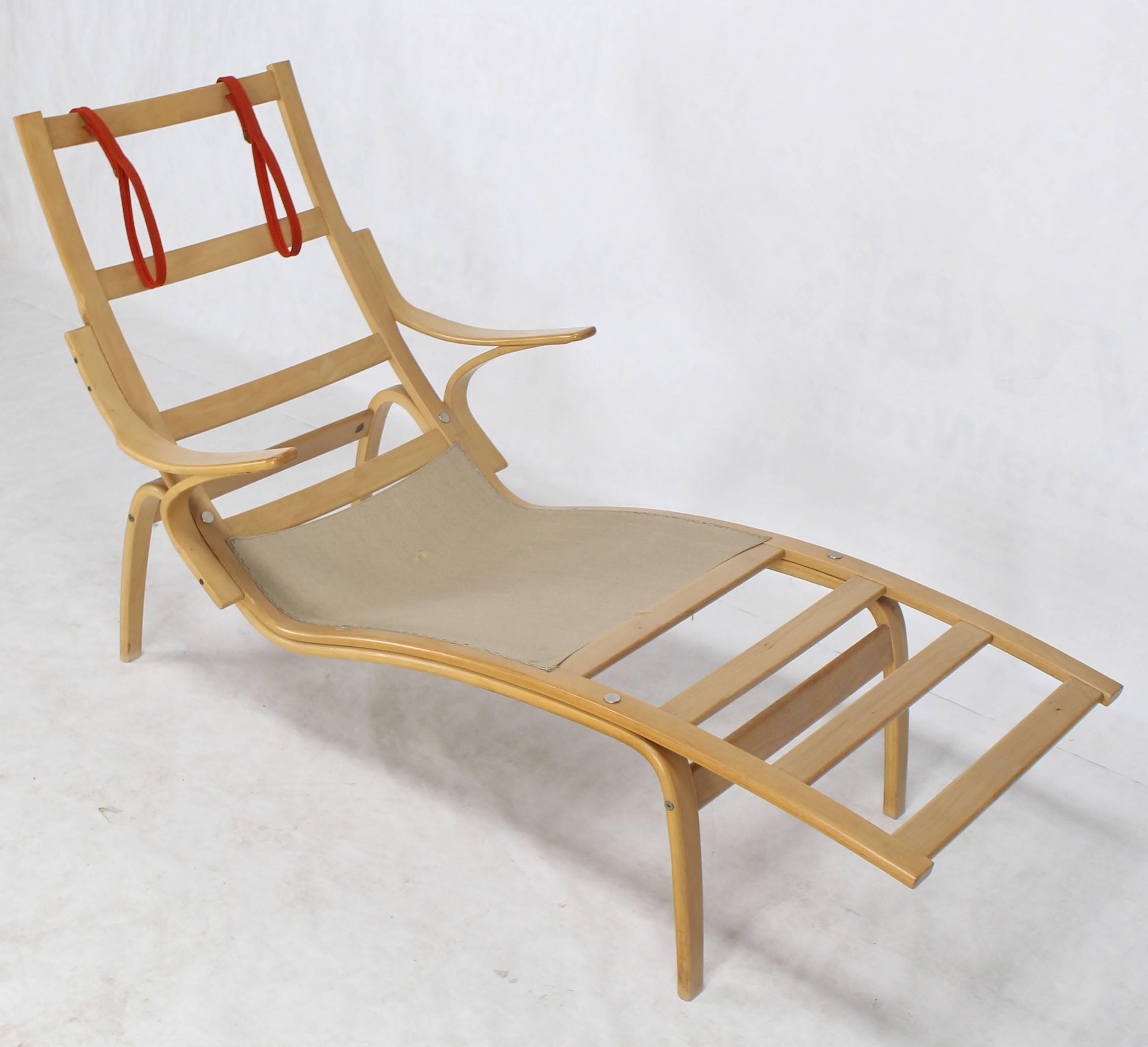 20th Century Bentwood Wool Upholstery Chaise Lounge Chair by Alvar Aalto for Artek  For Sale