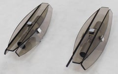 Ein Paar moderne italienische Mid-Century-Modern-Wandleuchter aus Rauchglas von Veca
