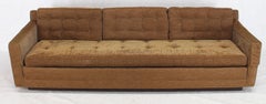 Canapé à plateforme en velours Mocha mi-siècle moderne