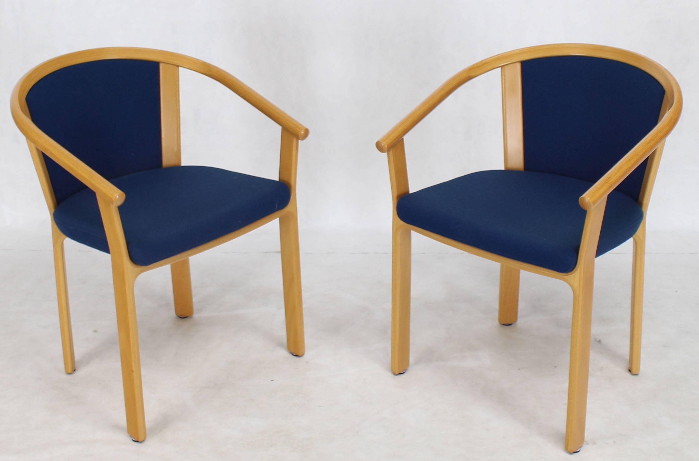 Moderne dänische Stühle mit Fassrückenlehne, Paar (Moderne der Mitte des Jahrhunderts) im Angebot