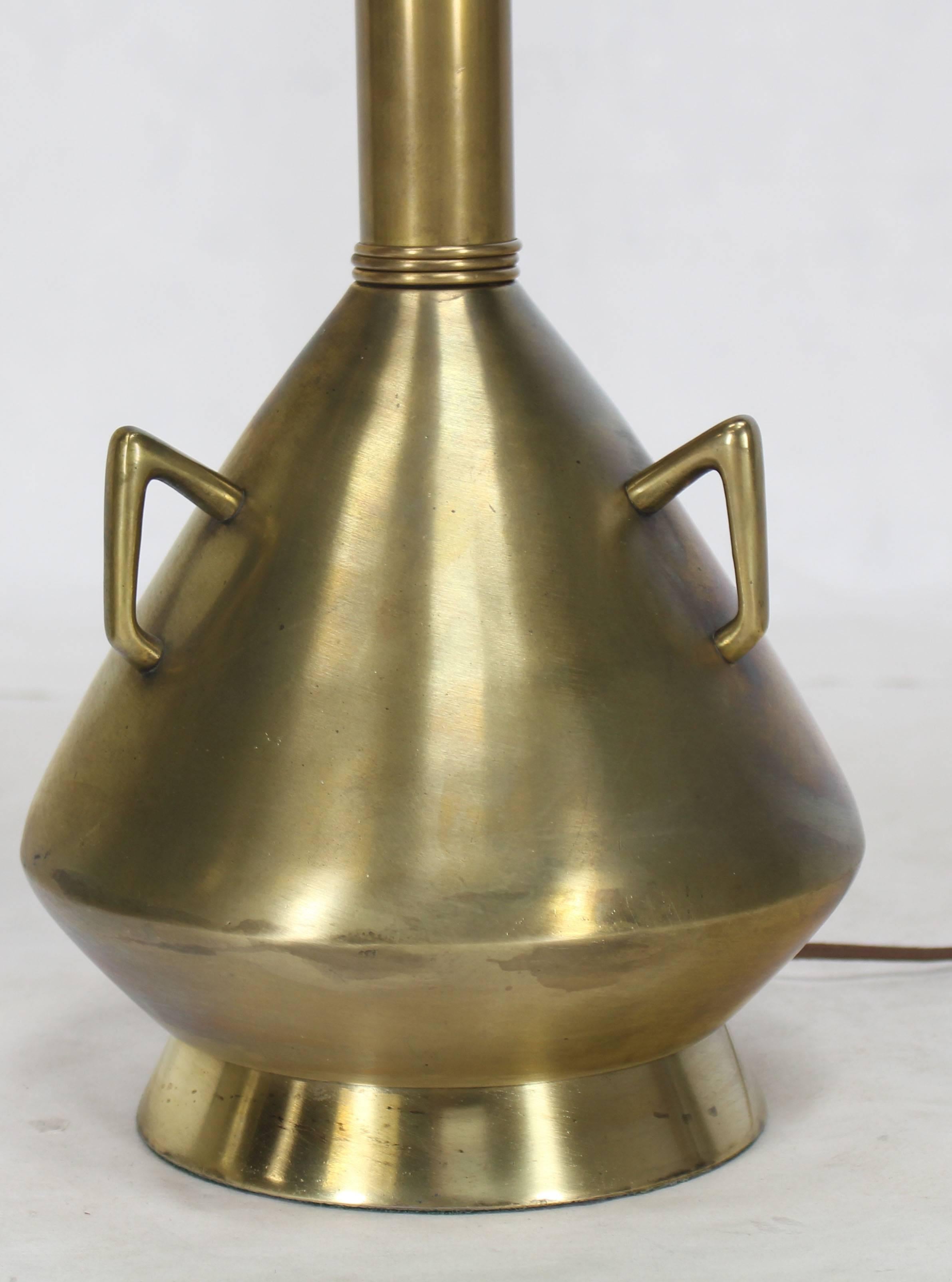 Polished Pair of Brass Finish Metal Jug Shape Mid-Century Modern Table Lamps For Sale