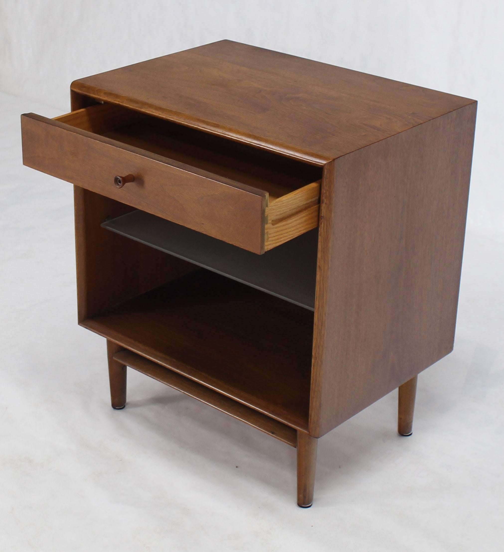 North American Pair of Walnut One Drawer Nightstands or End Tables