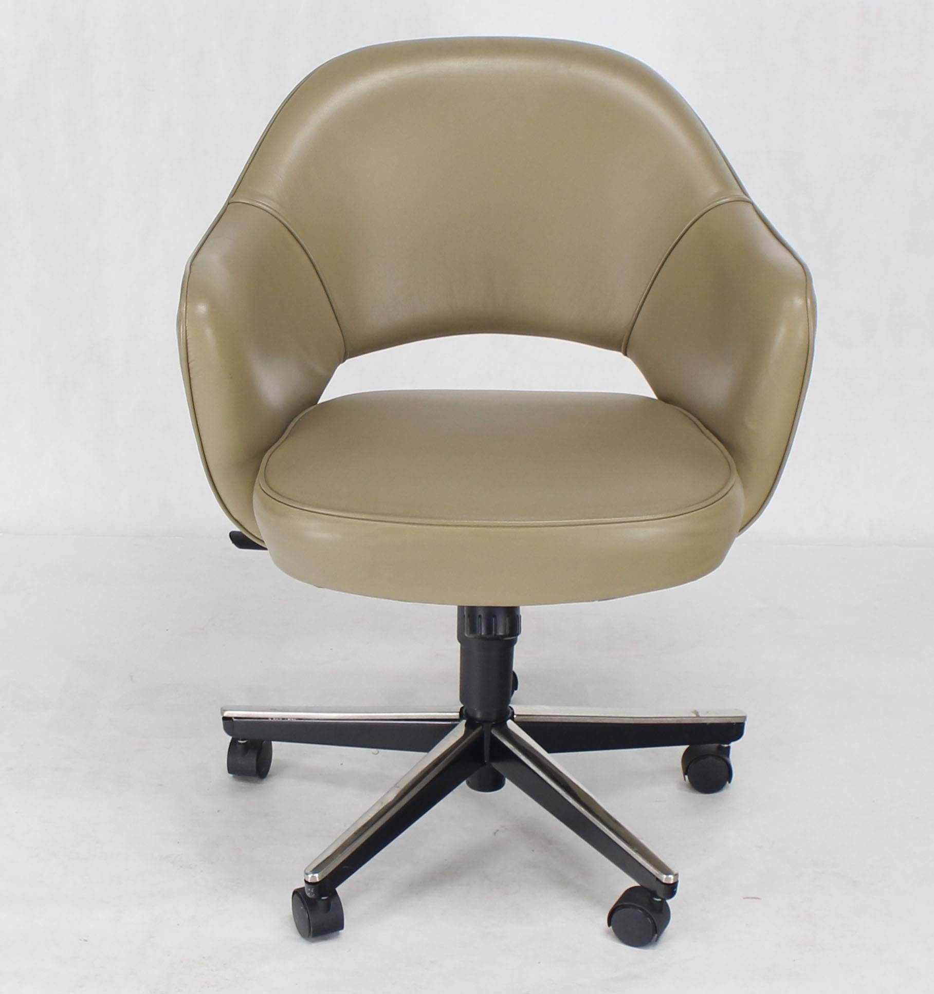 Olive Leather Knoll Saarinen Six Executive Bucket Chairs Set For Sale 1