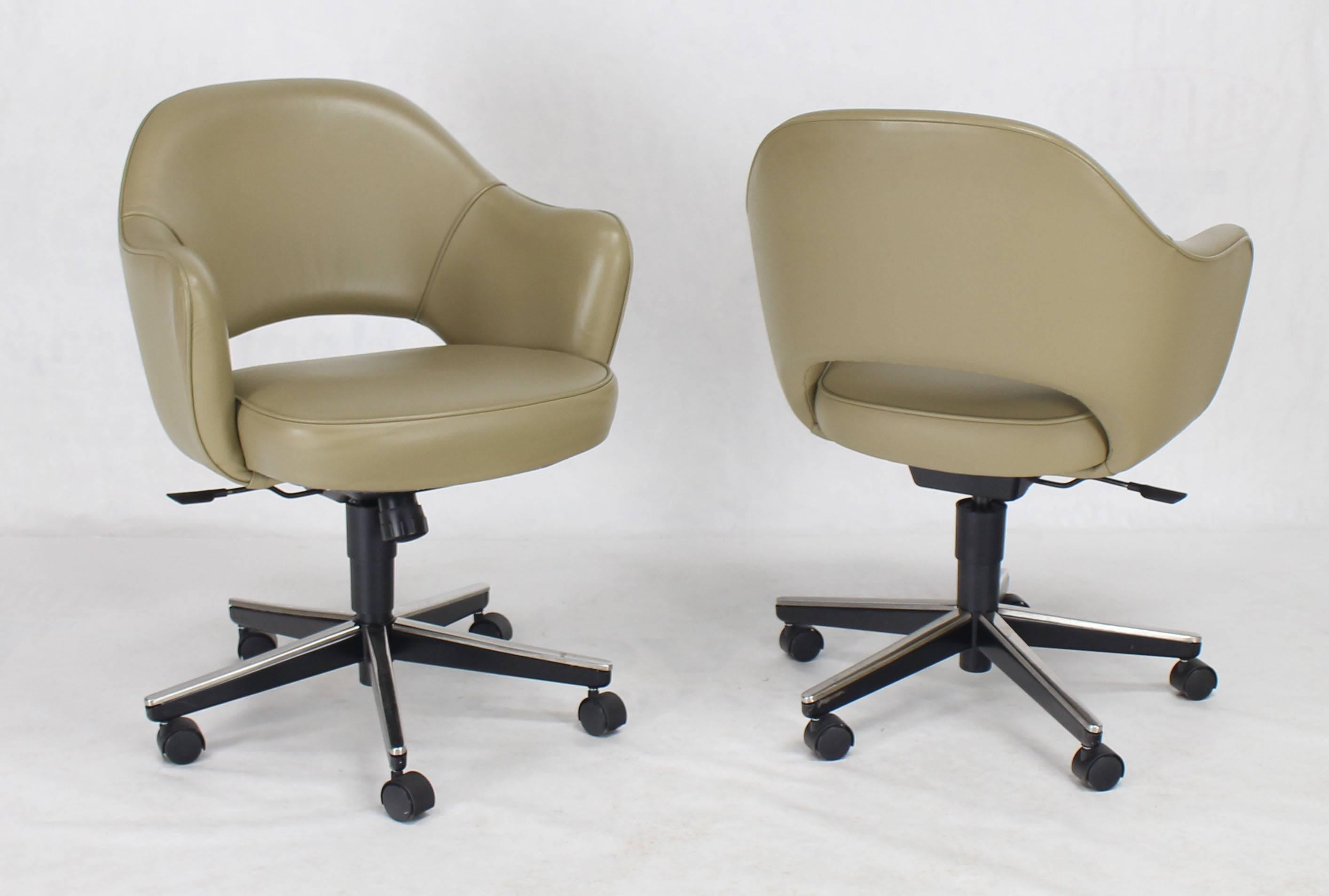 20th Century Olive Leather Knoll Saarinen Six Executive Bucket Chairs Set For Sale