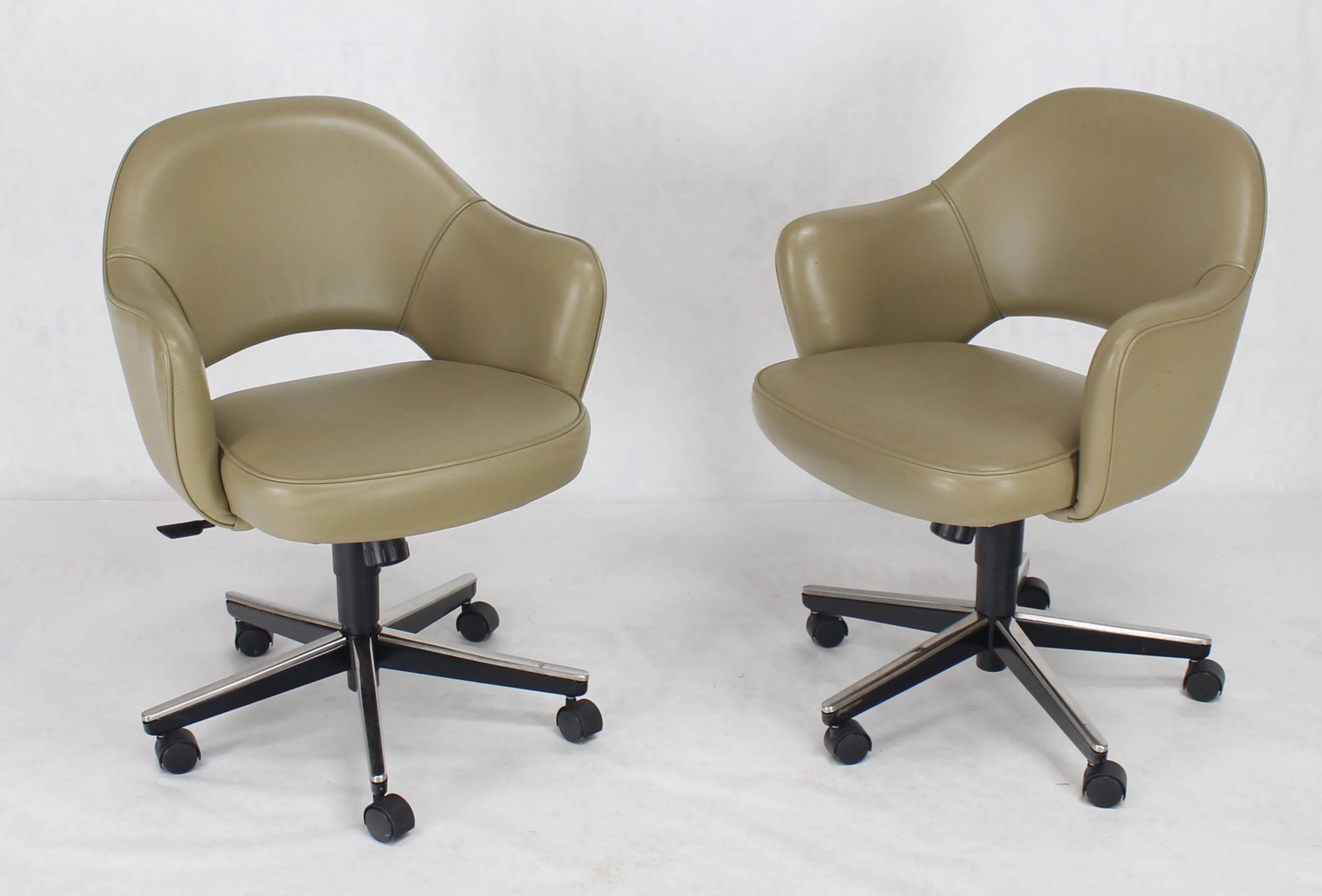 Set of six Knoll adjustable height office executive barrel chairs. Beautiful olive genuine leather original upholstery wraparound design seats.