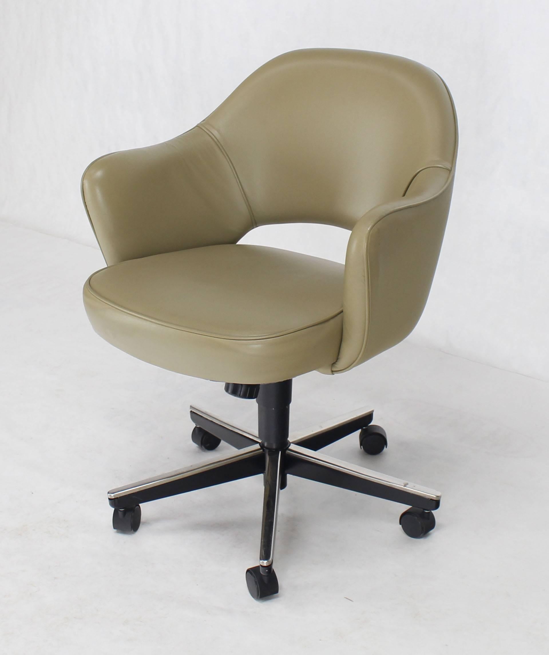 Olive Leather Knoll Saarinen Six Executive Bucket Chairs Set For Sale 2