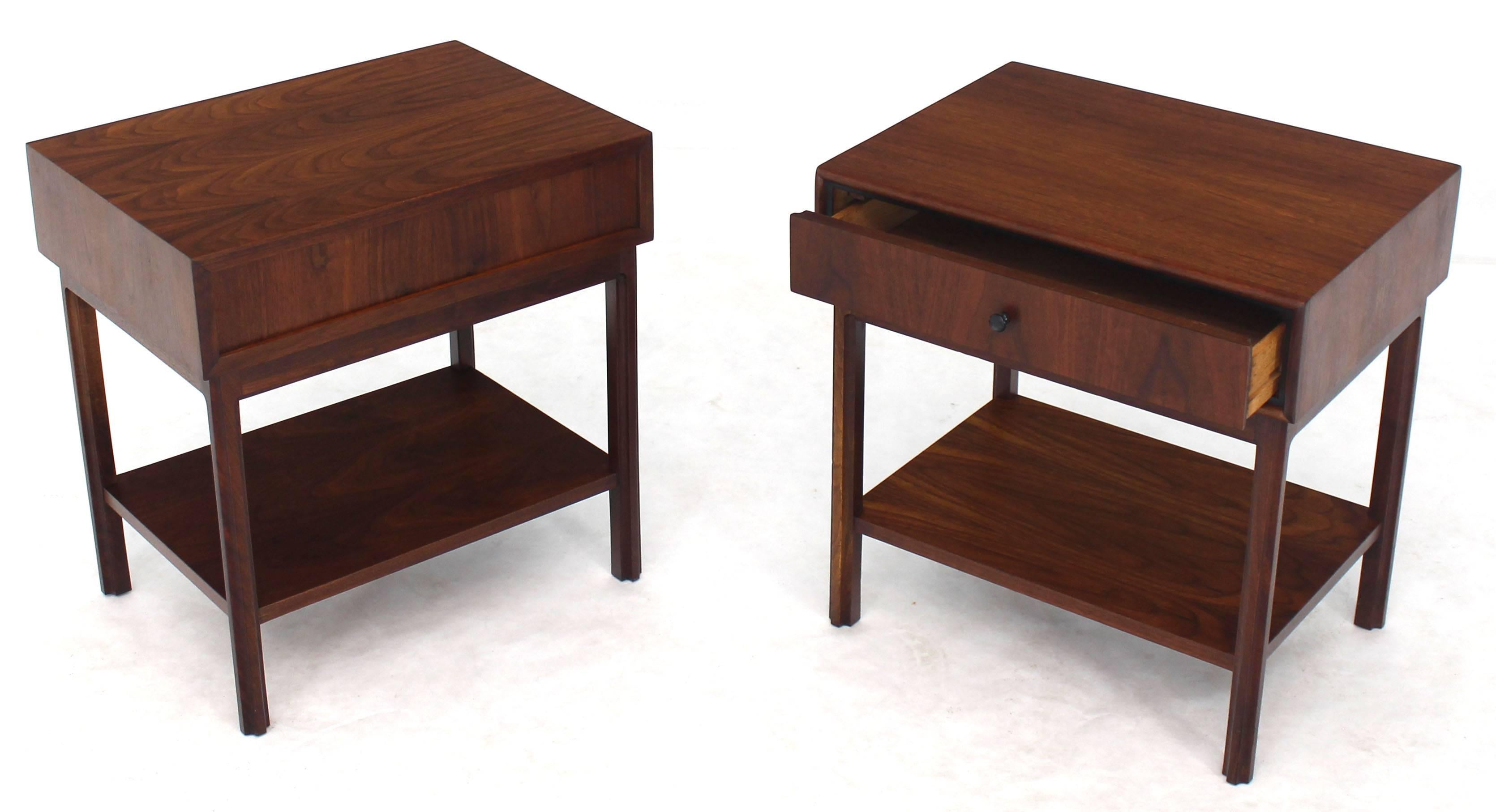 Mid-Century Modern Pair of Oiled Walnut One Drawer Nightstands Tables