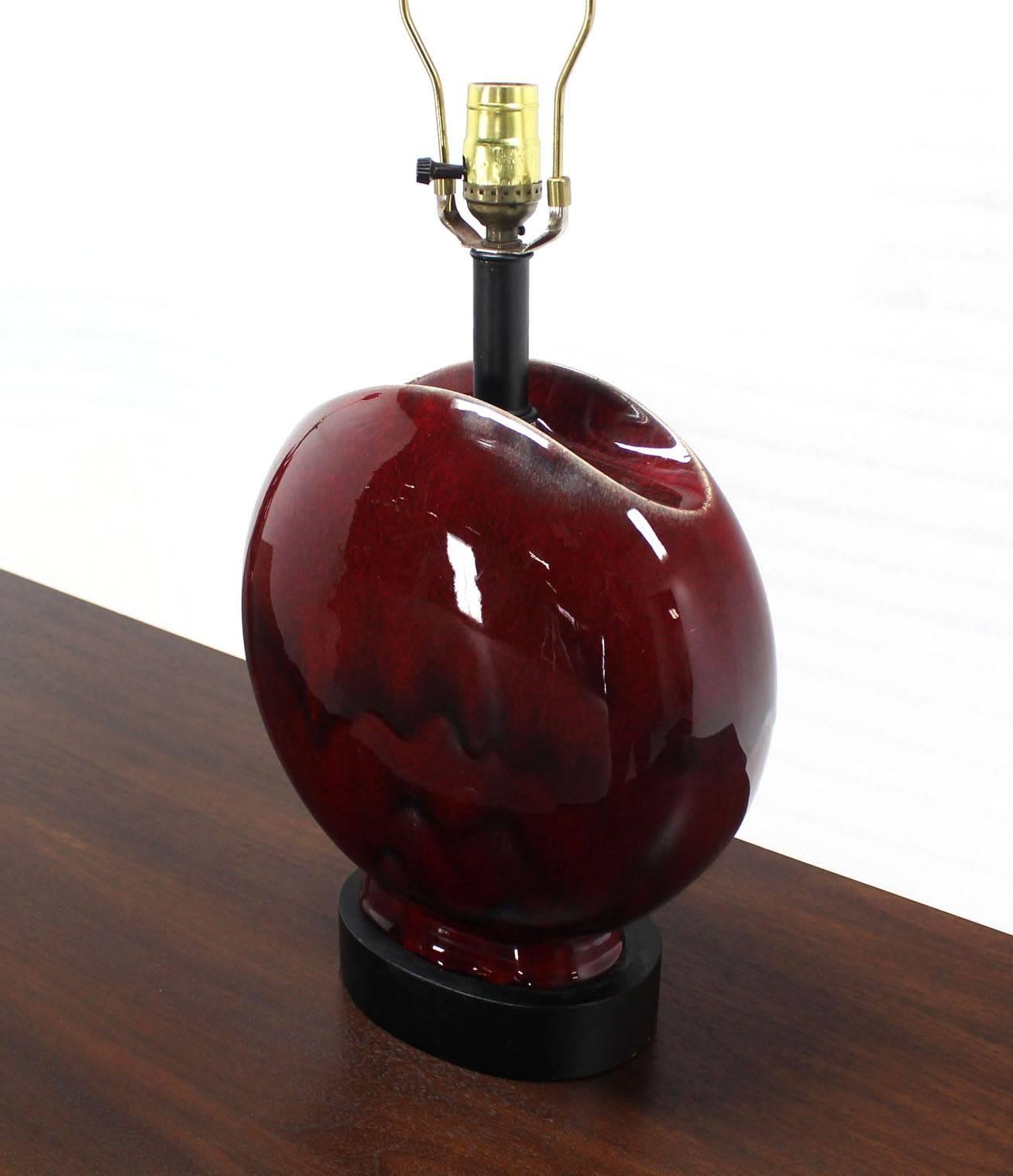 Pair of Blood Cherry Table Lamps In Excellent Condition In Rockaway, NJ
