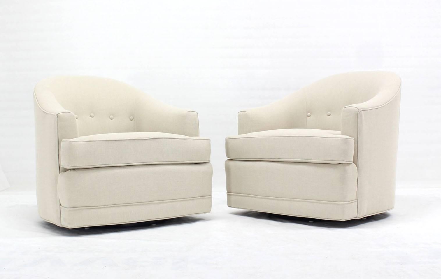 Pair of Barrel Back Swivel Chairs 4