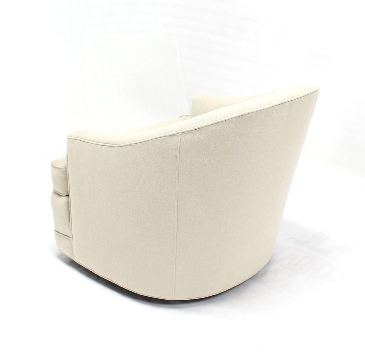 Pair of Barrel Back Swivel Chairs 3