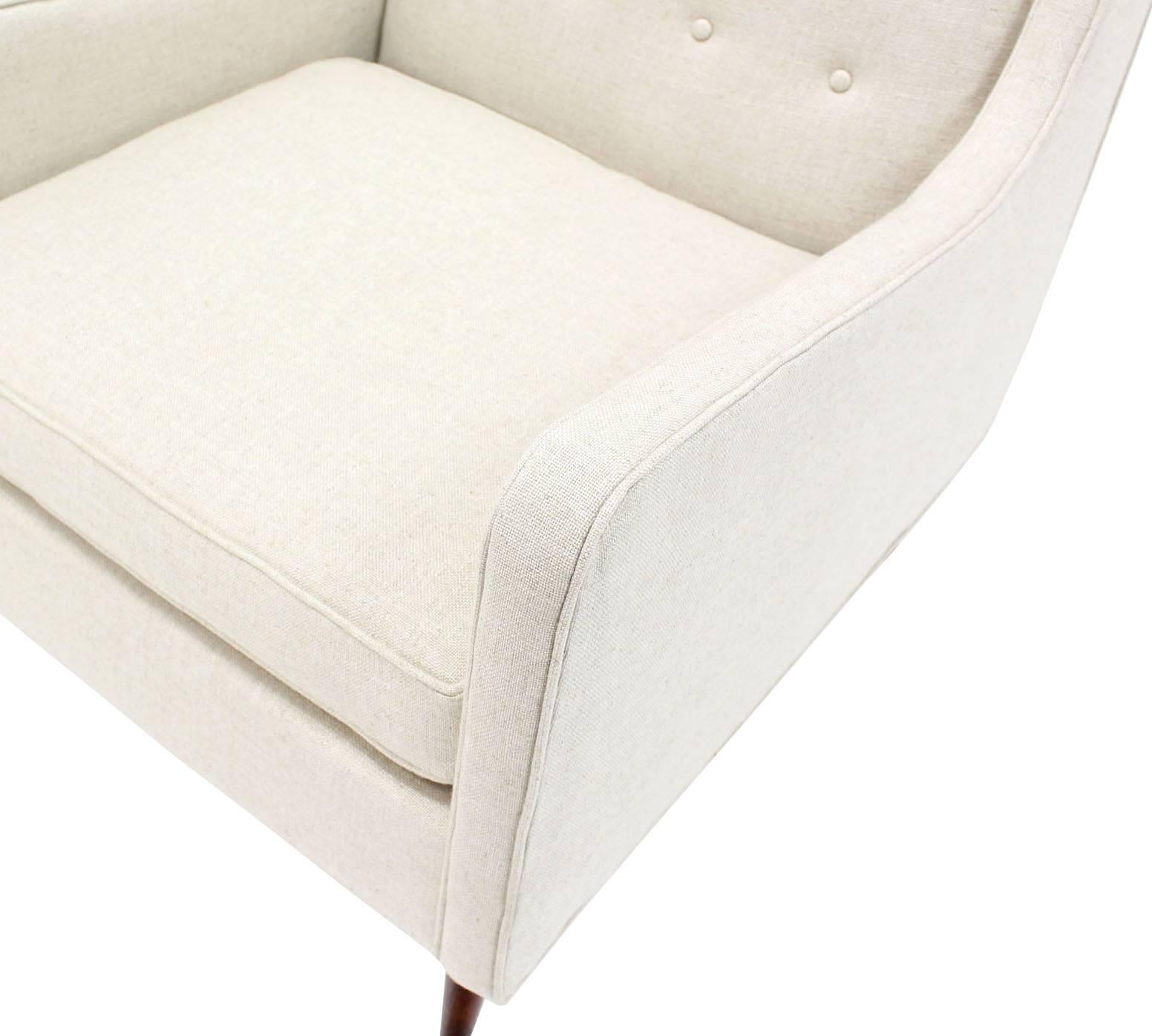New White Linen Upholstery Mid-Century Modern Lounge Chair In Excellent Condition For Sale In Rockaway, NJ