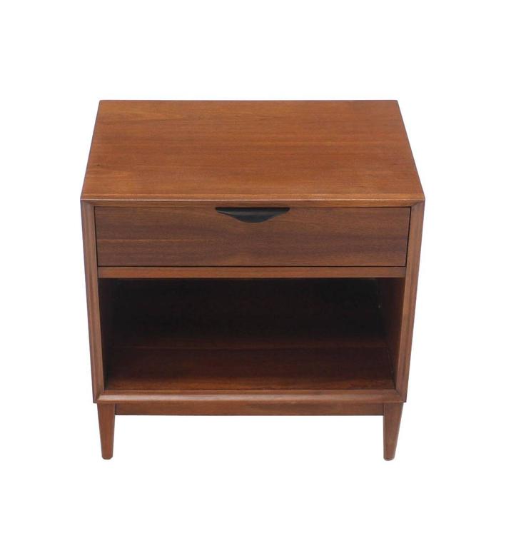 Mid-Century Modern Mid Century Modern Walnut End Side Table or Nightstand For Sale