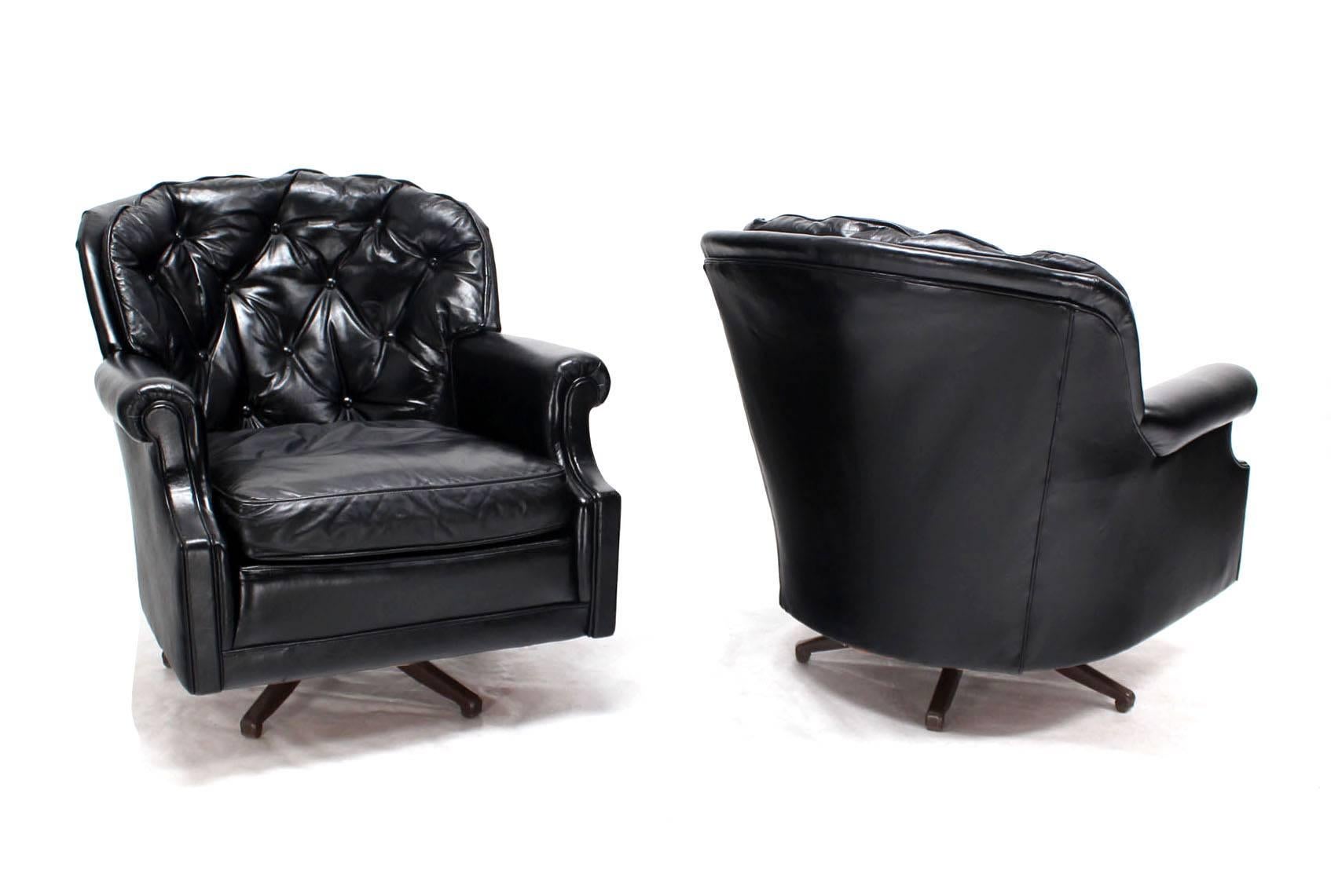 Mid-Century Modern Pair of Shiny Black Leather Swivel Barrel Back Lounge Chairs