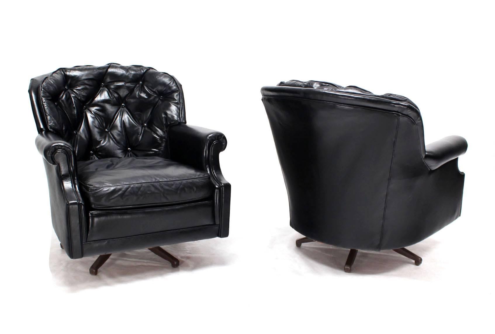 Mid-Century Modern Pair of Shiny Black Leather Swivel Barrel Back Lounge Chairs 