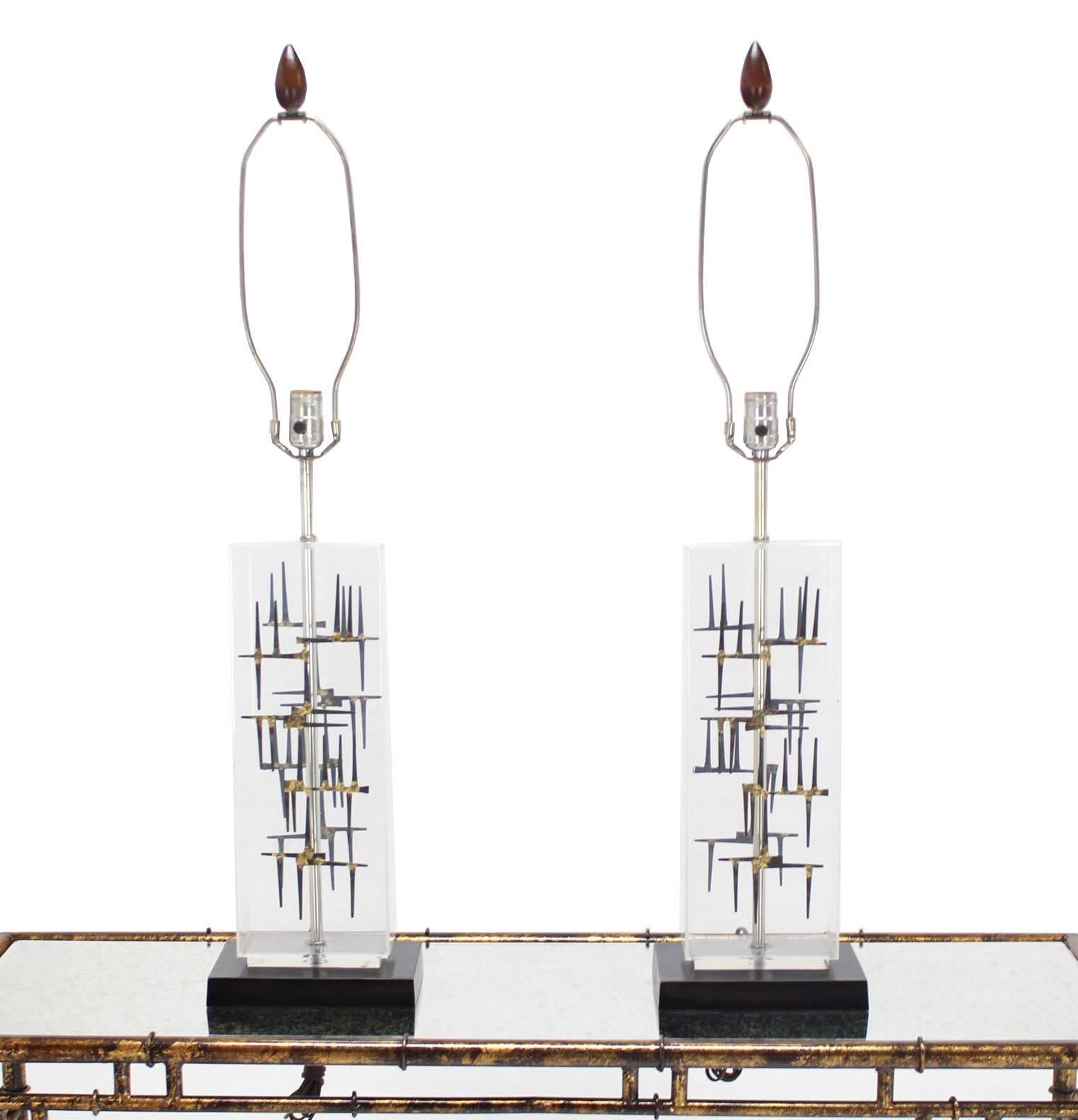 20th Century Pair of Sculptural Welded Spikes Table Lamp Attributed to William Bowie For Sale