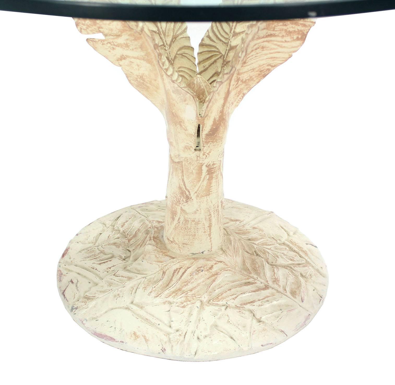 20ième siècle Table centrale en aluminium coulé peint en forme de feuille de banane, de 3/4 pouce d'épaisseur en verre rond en vente