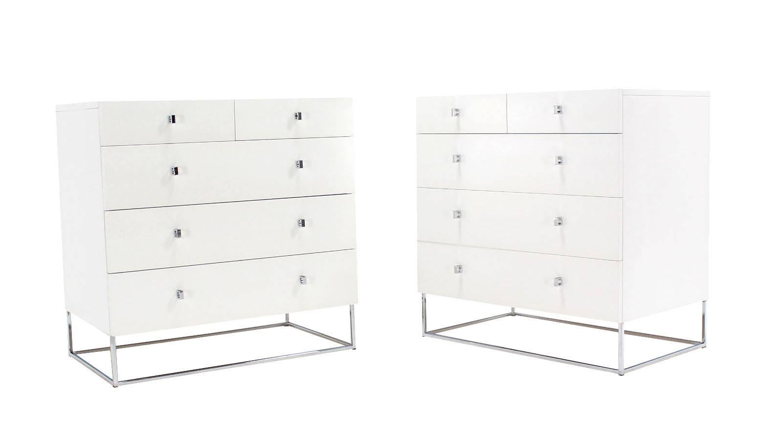 Mid-Century Modern Pair of White Lacquered Bachelor Chests Dressers