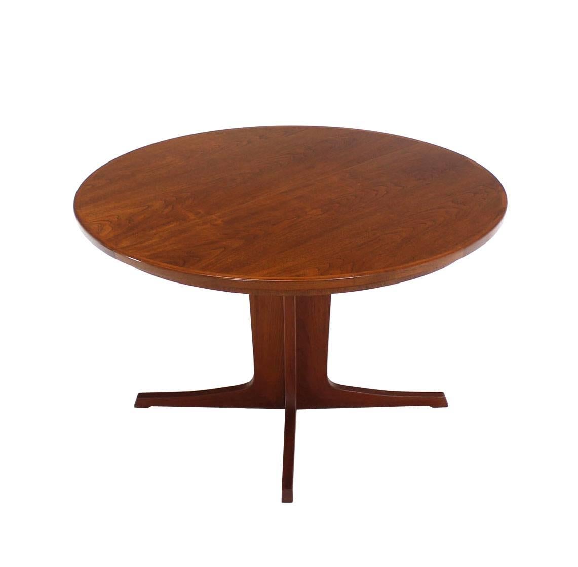 Round Danish Mid-Century Modern Teak Dining Table with Two Leaves 3