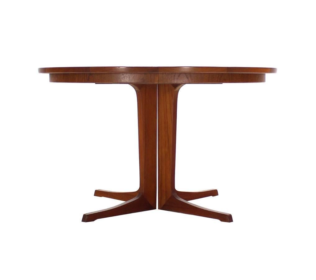 Round Danish Mid-Century Modern Teak Dining Table with Two Leaves 1