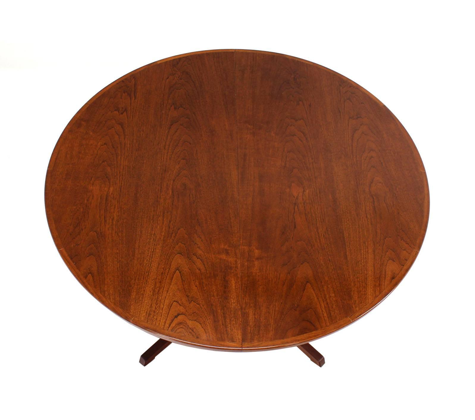 Round Danish Mid-Century Modern Teak Dining Table with Two Leaves 2