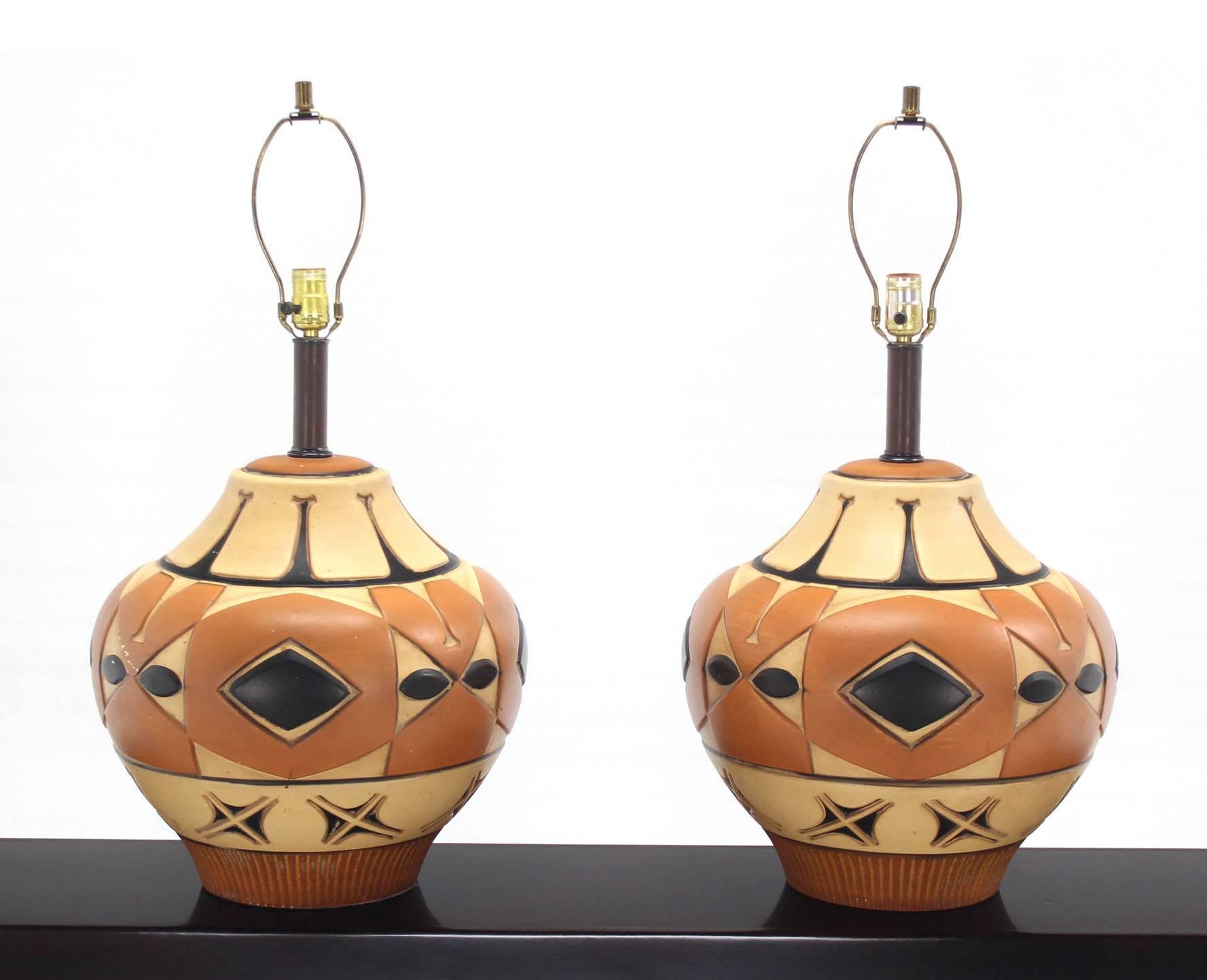 Américain Paire de grands vases en forme d'oignon  Lampes de table socles poterie d'art en vente