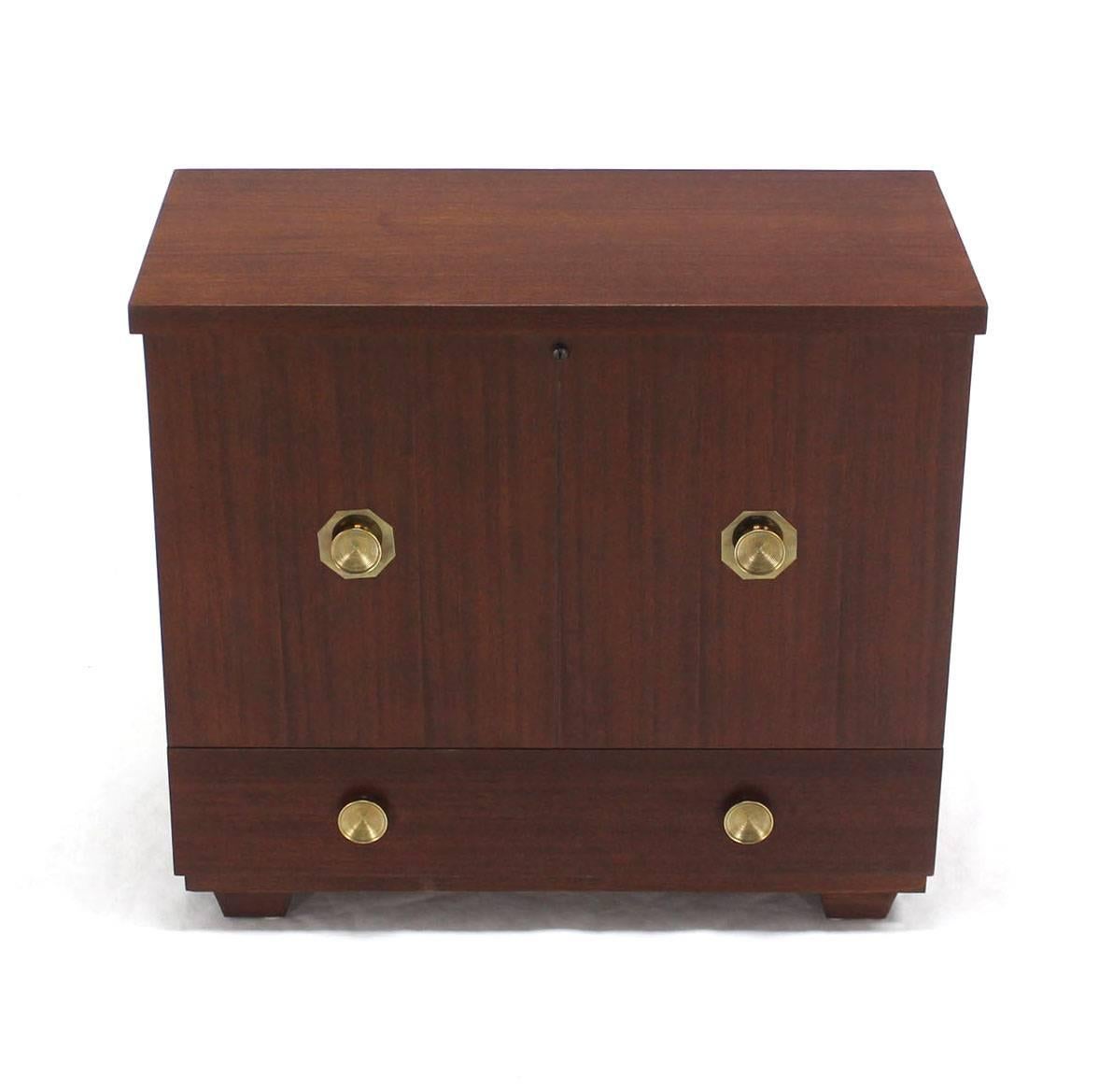 Nice one drawer cedar hope chest.