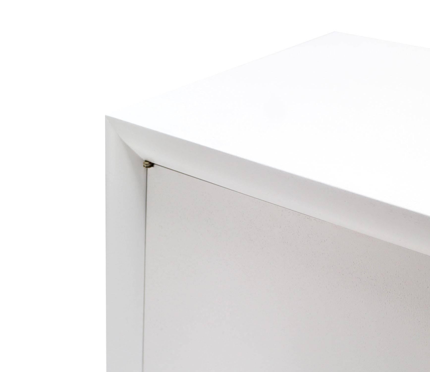 White Lacquer Gibbings for Widdicomb Two Doors Cabinet In Excellent Condition In Rockaway, NJ