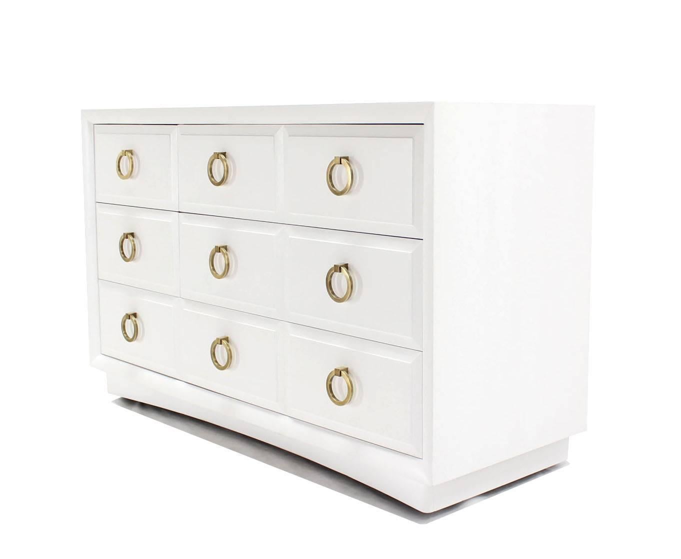 20th Century Robsjohn-Gibbings White Lacquer Five-Drawers Chest or Dresser Round Brass Pulls
