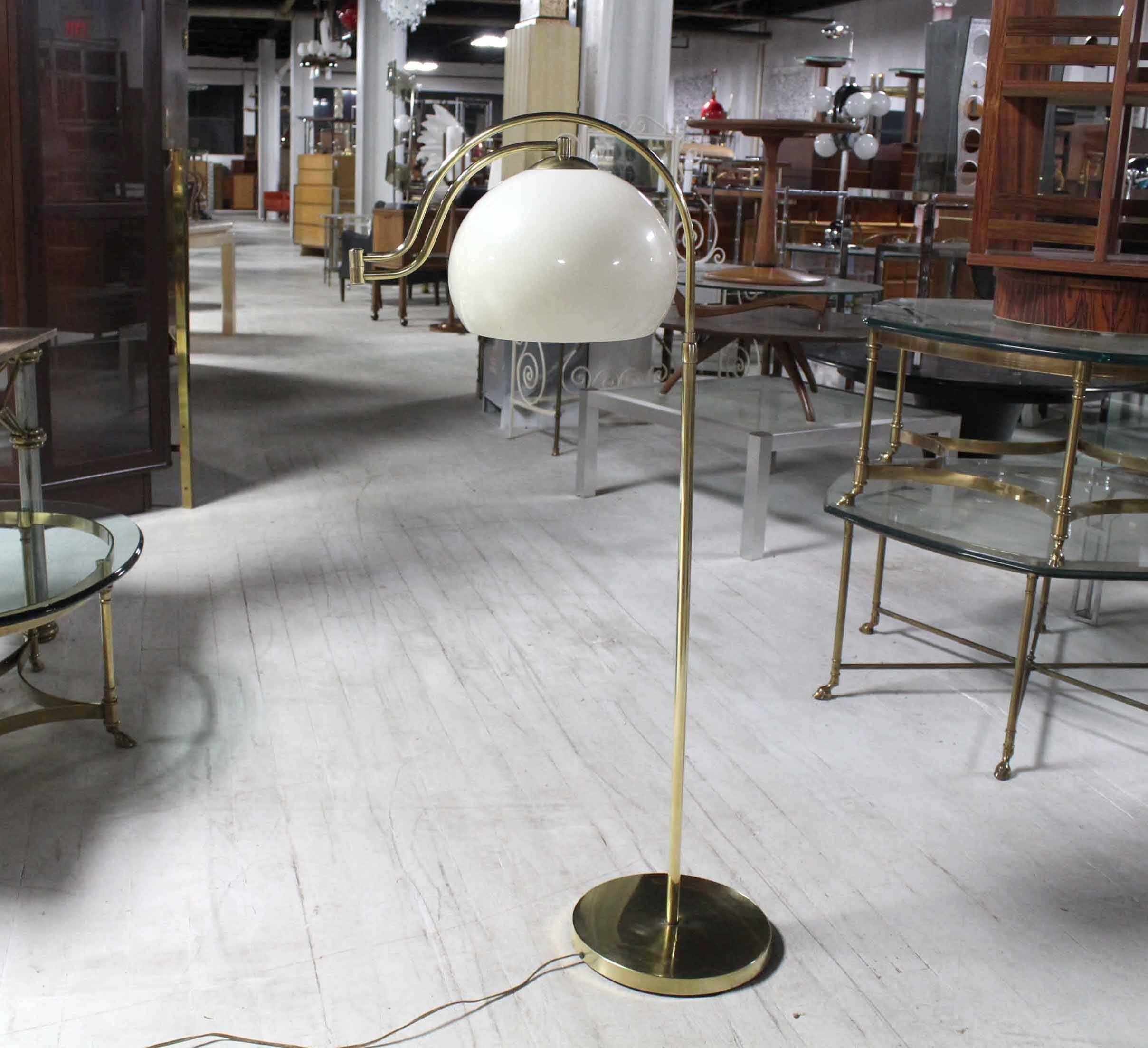 Nice vintage Mid Century Modern floor lamp.