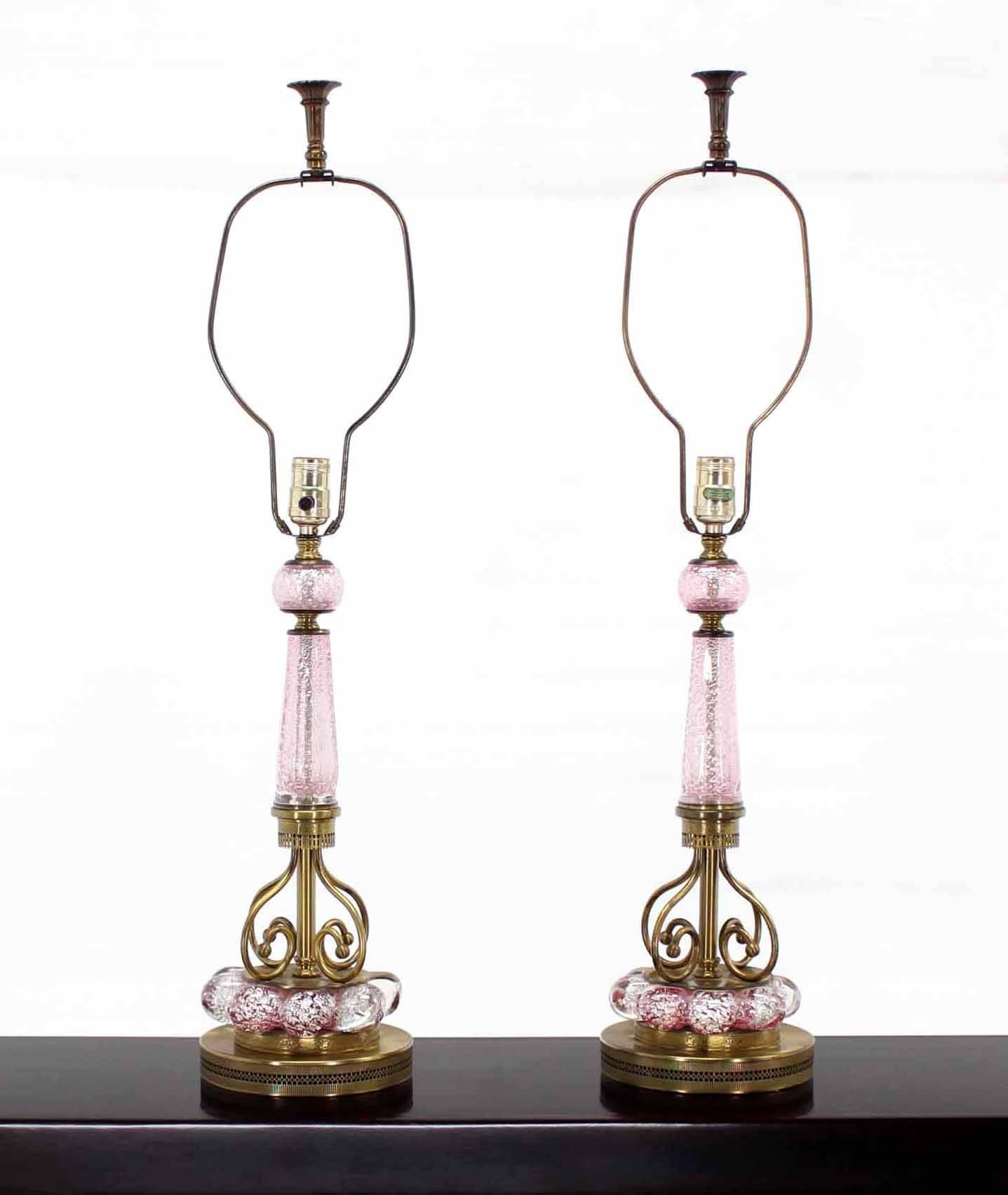 Américain Paire de lampes de bureau en verre de Murano rose et laiton en vente