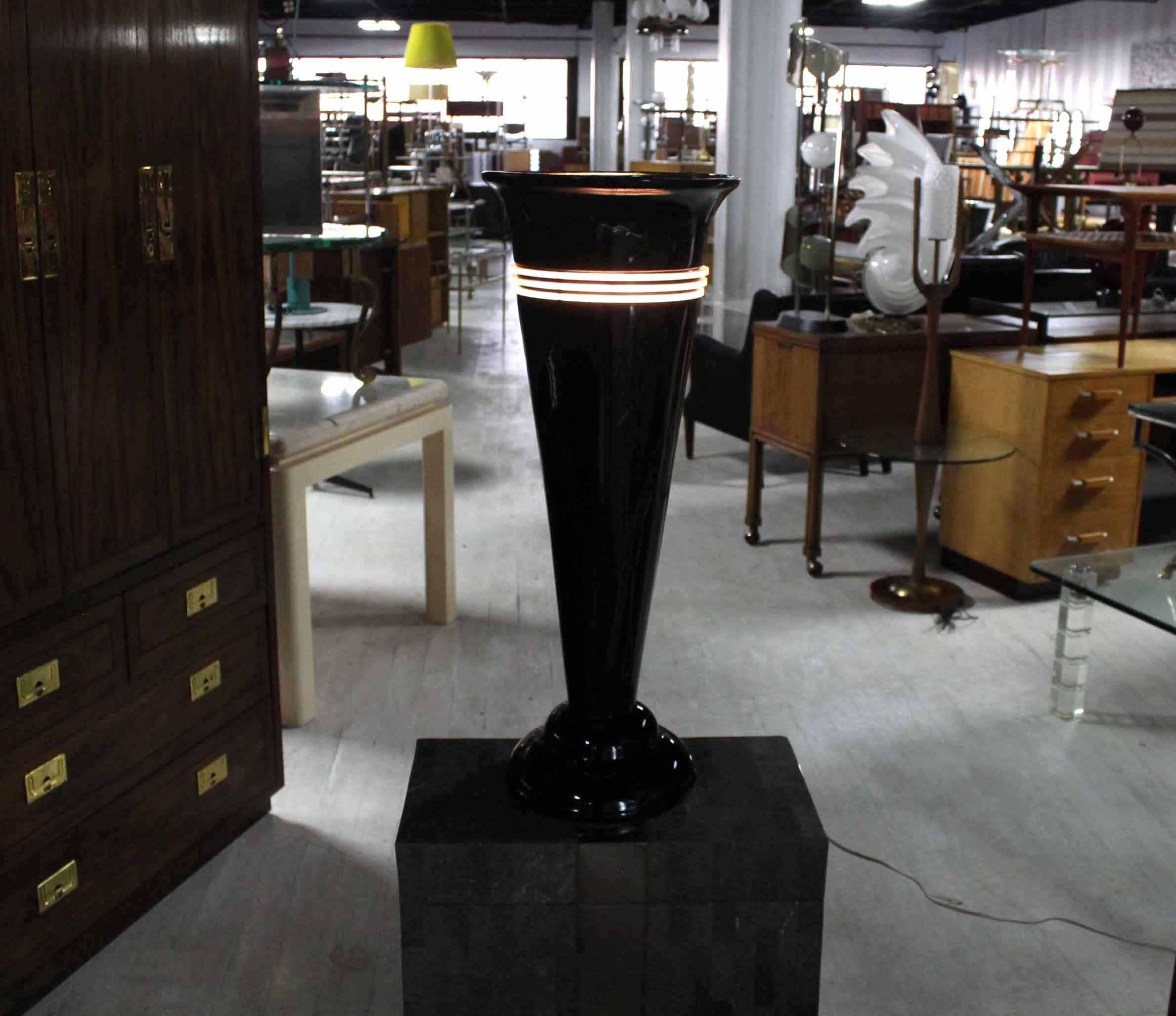 Mid-Century Modern Pair of Tall Urn Shape Lamps For Sale