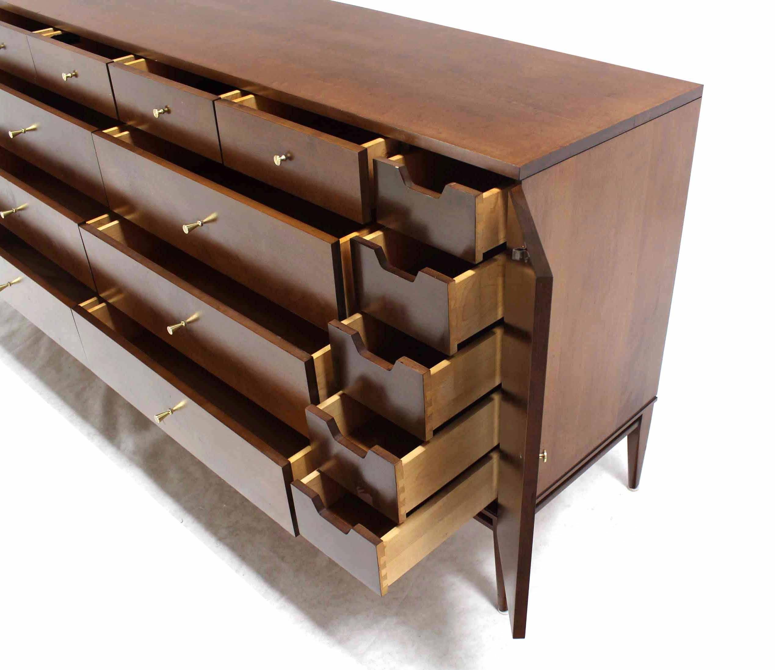 Rare  Planner Group Paul Mccobb dresser in excellent vintage condition. 20 drawers unit on tapered legs. Classic mid century modern piece.
