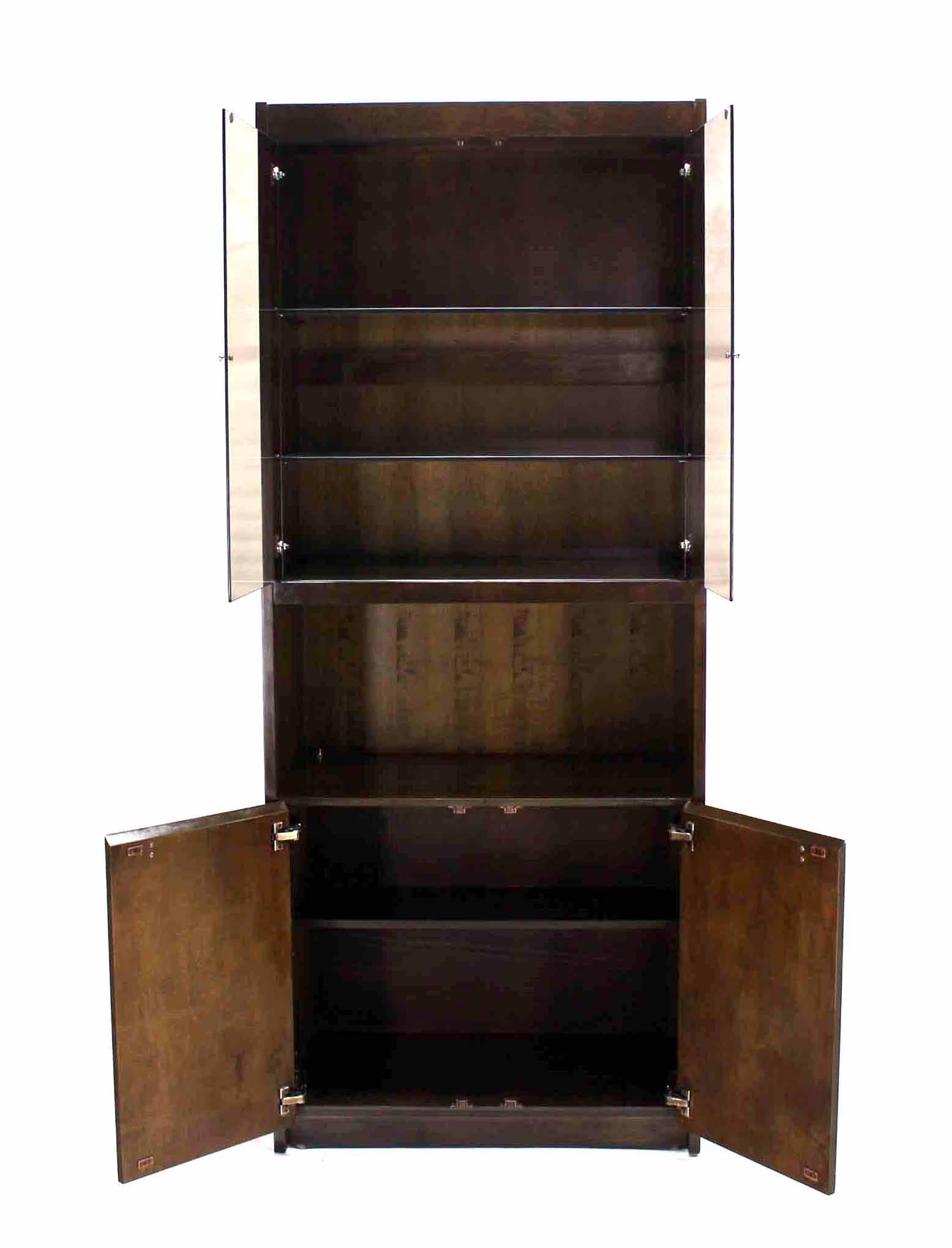 Mid-Century Modern Paire de pièces d'unité murale en ronce de noyer avec éclairages intérieurs en vente
