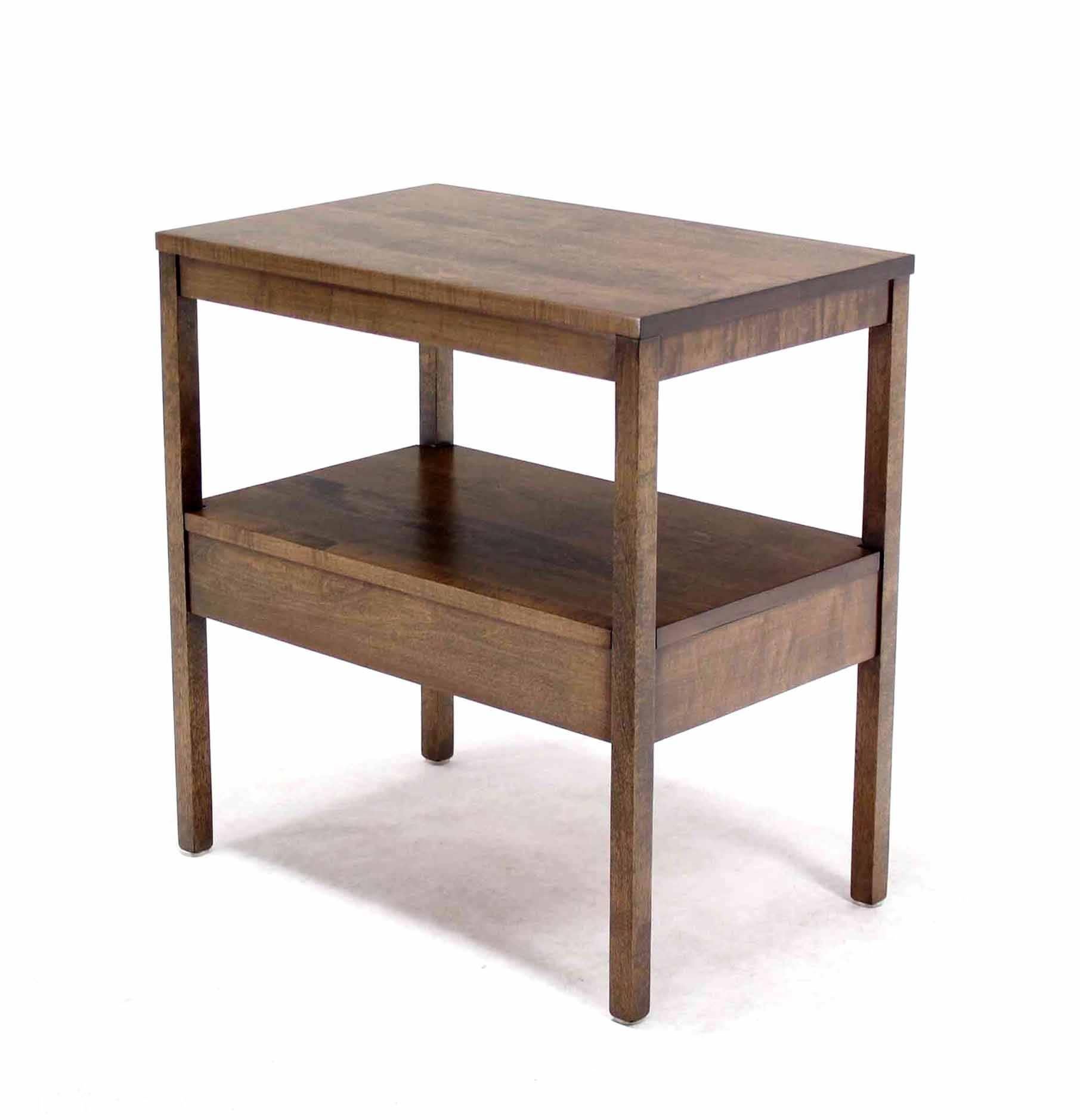 Moderner Mid-Century-Modern-Beistelltisch mit einer Schublade im Zustand „Hervorragend“ im Angebot in Rockaway, NJ