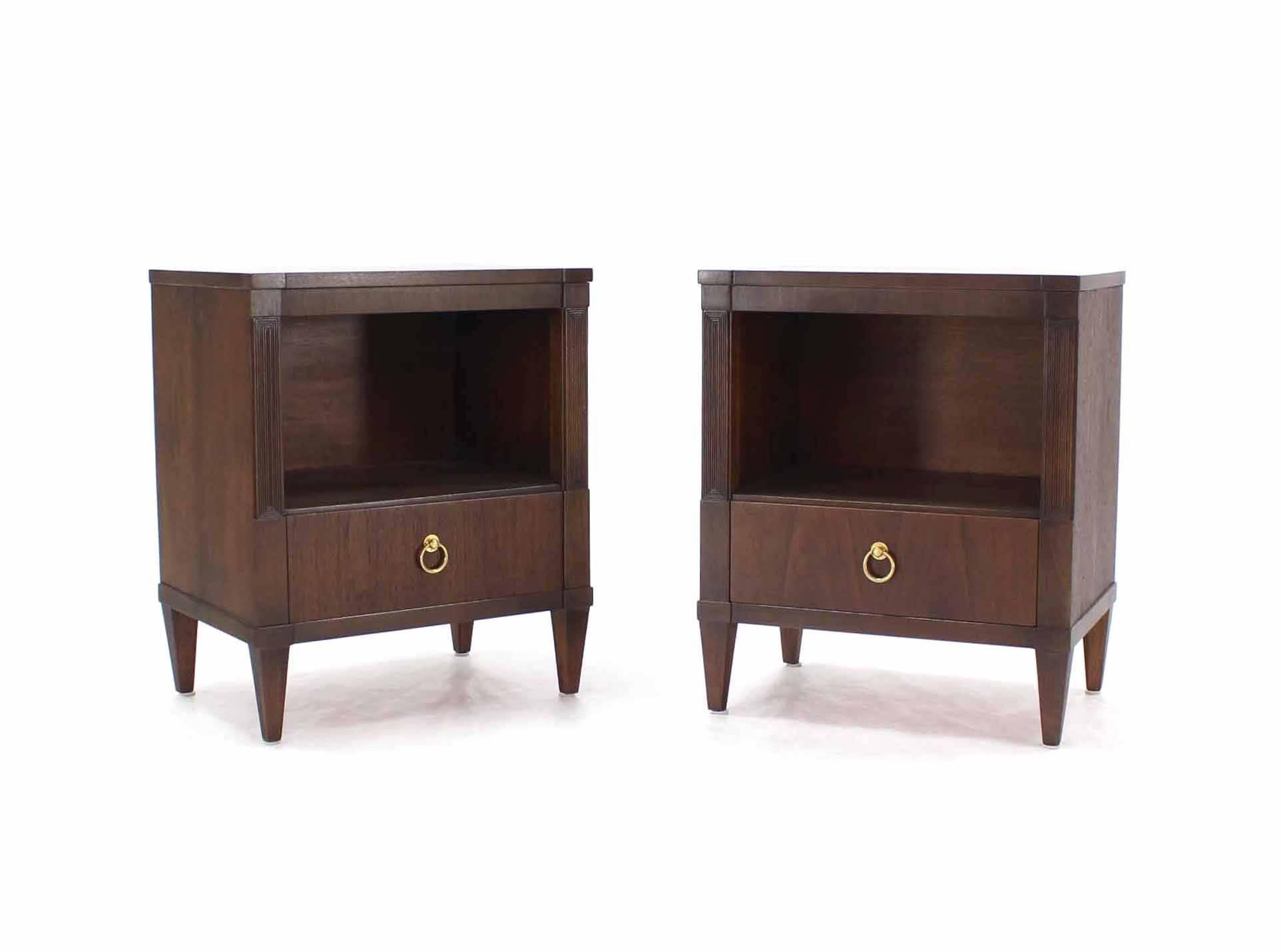 American Pair of John Stuart Neoclassical Nightstands End Tables For Sale