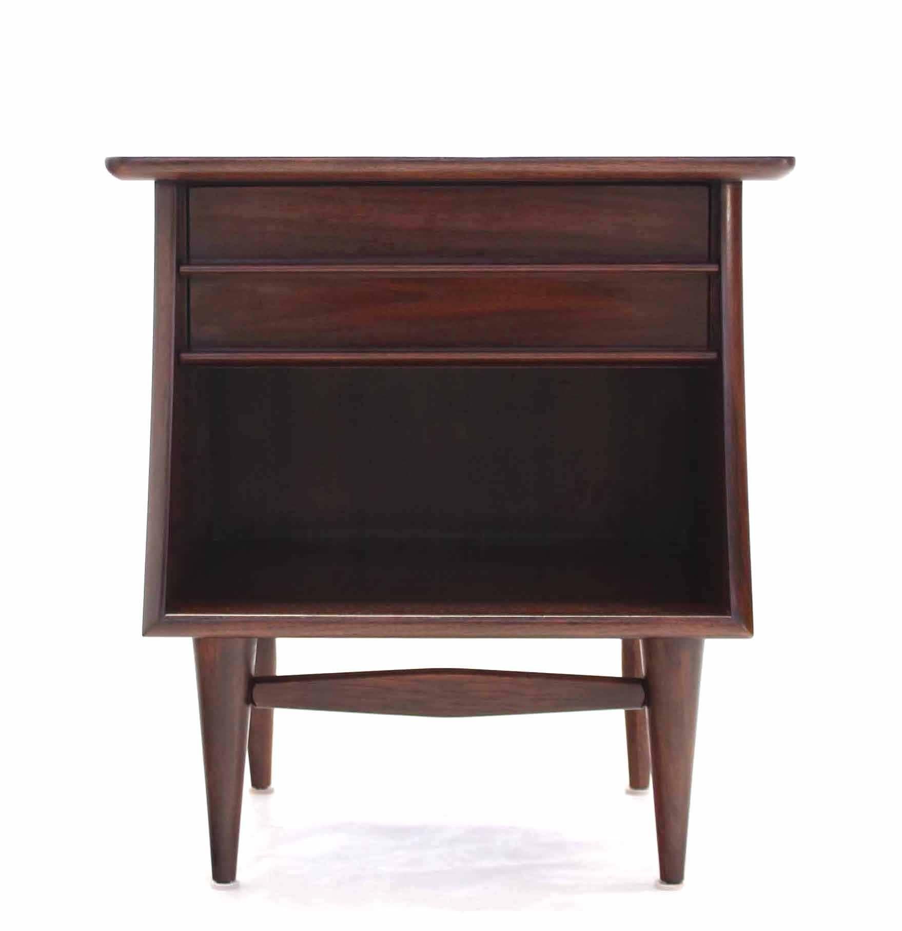 Pair of American Walnut One Drawer Nightstands For Sale 1