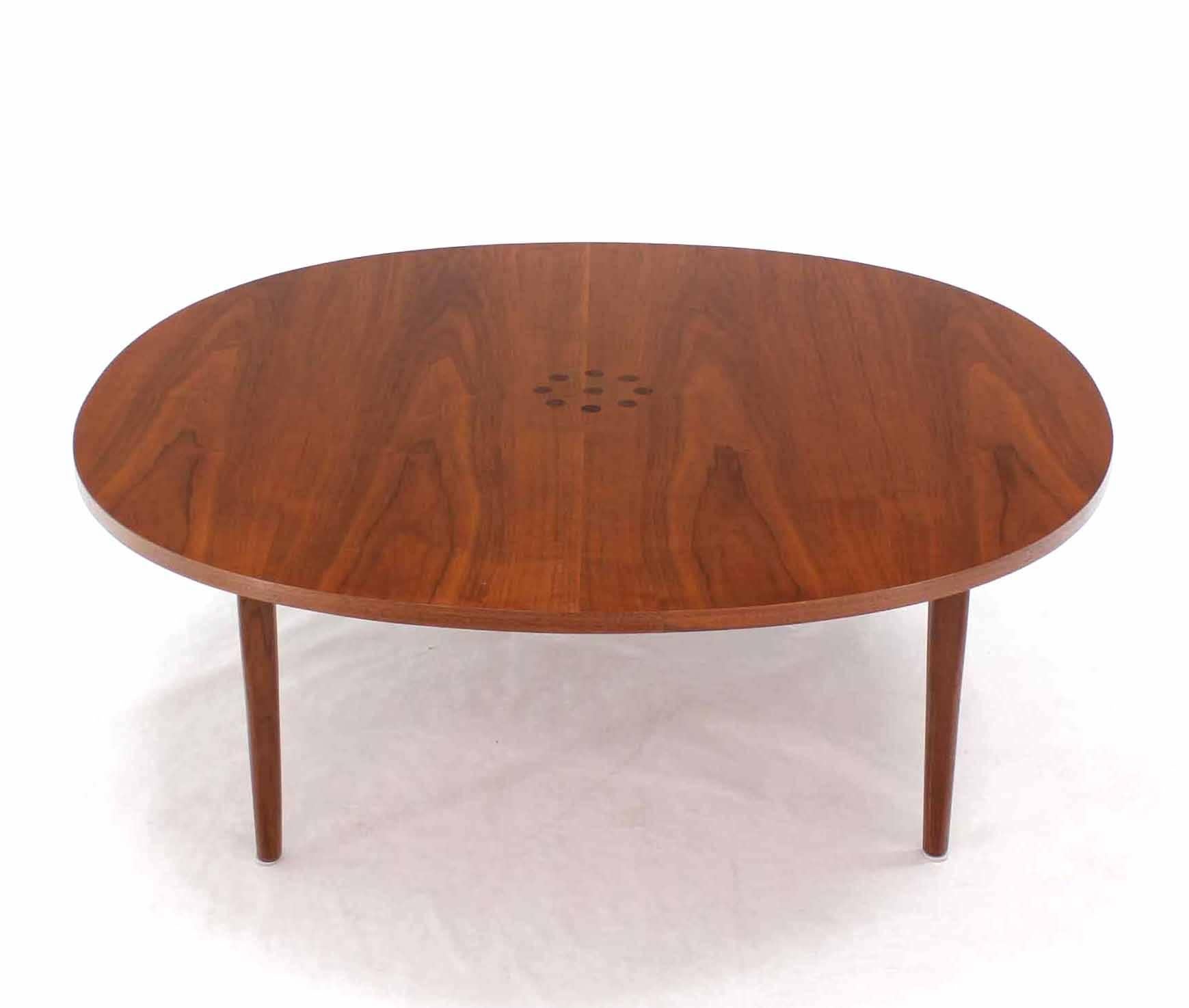 Nice round Mid-Century Modern walnut coffee table.