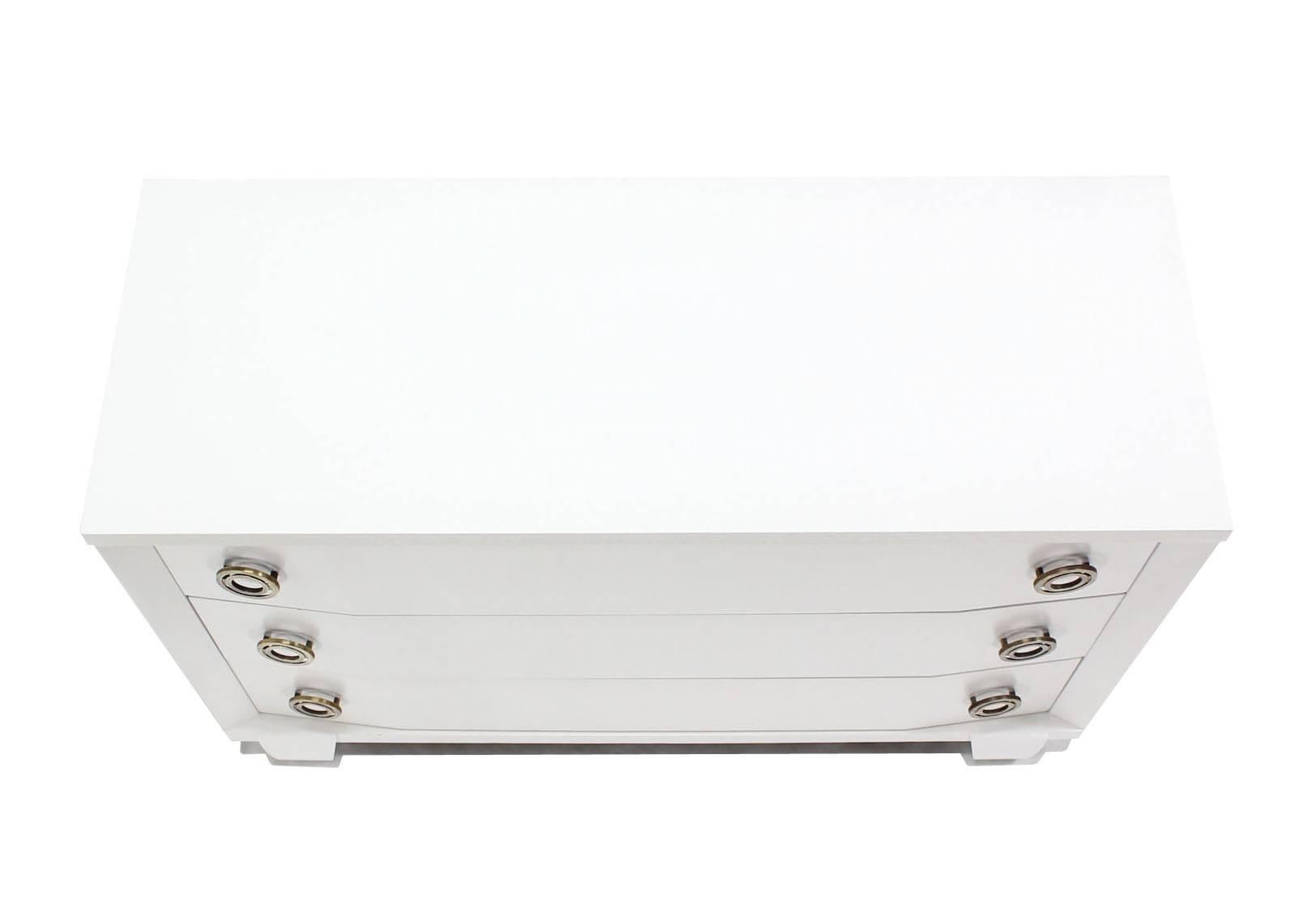 American White Lacquer Mid Century Modern Three Drawer Dresser w/ Round Deco Pulls