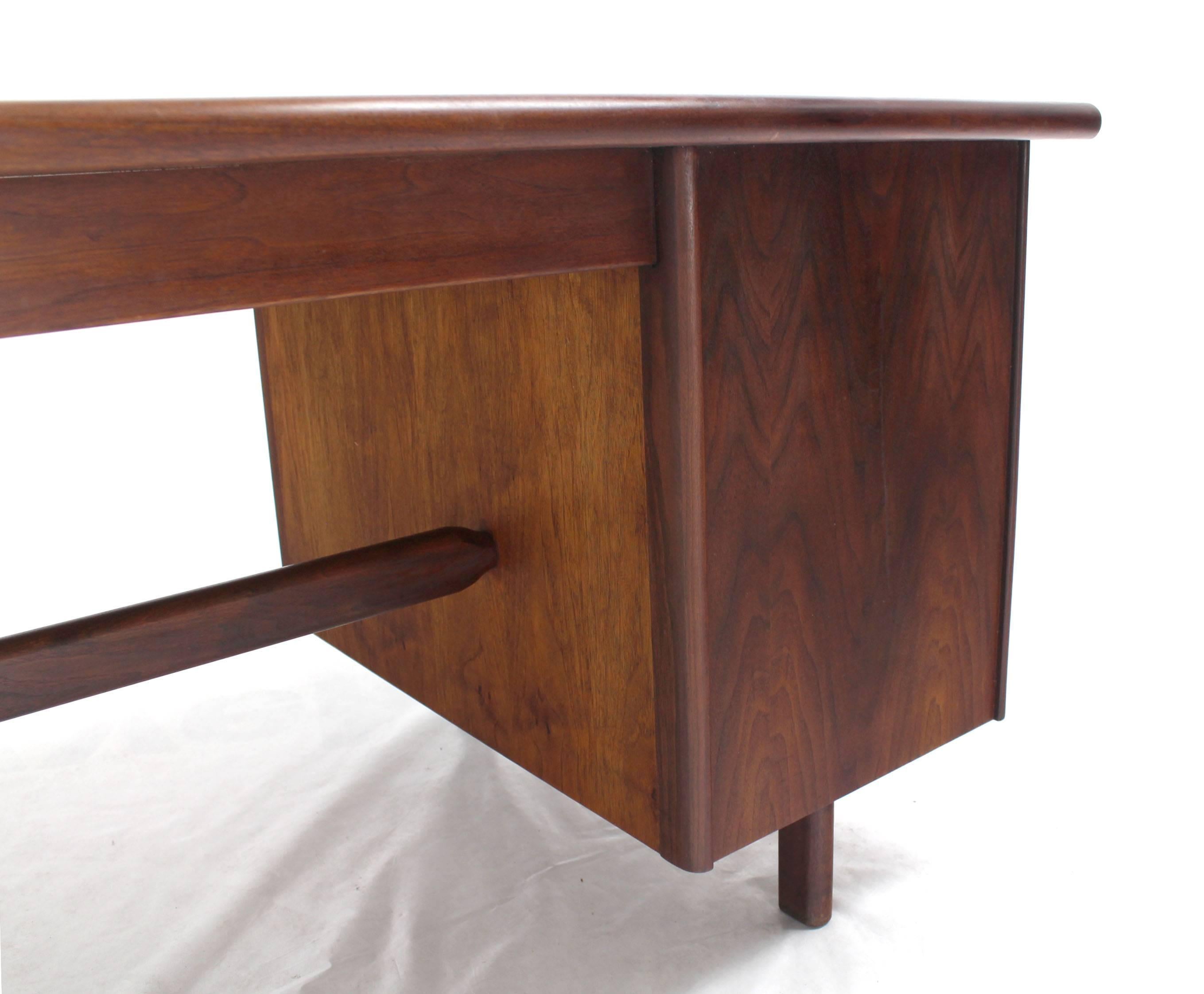 Danish Mid Century Modern Boomerang Shape Desk In Excellent Condition In Rockaway, NJ
