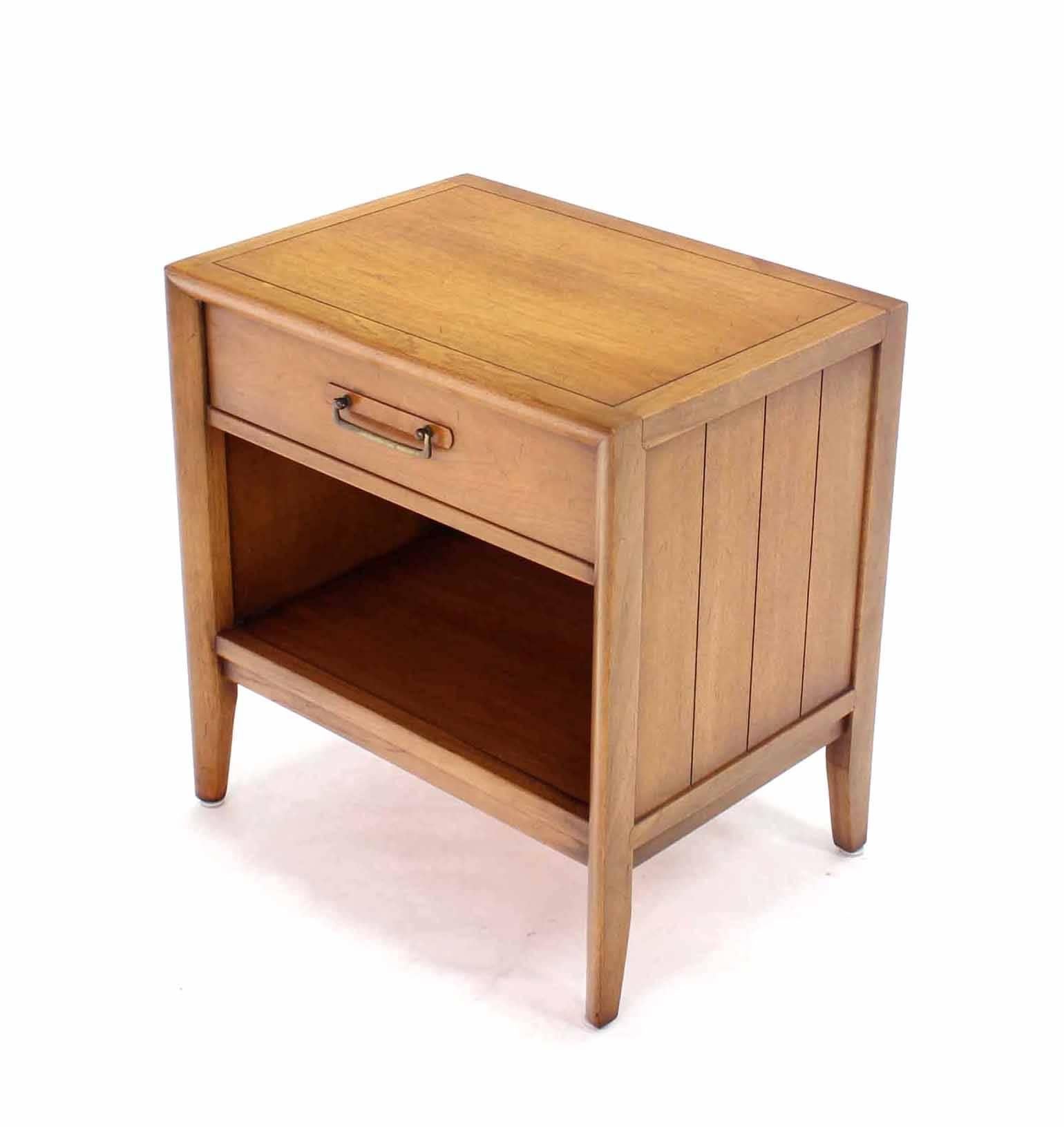 Pair of Mid-Century One Drawer Nightstands by Drexel In Excellent Condition In Rockaway, NJ