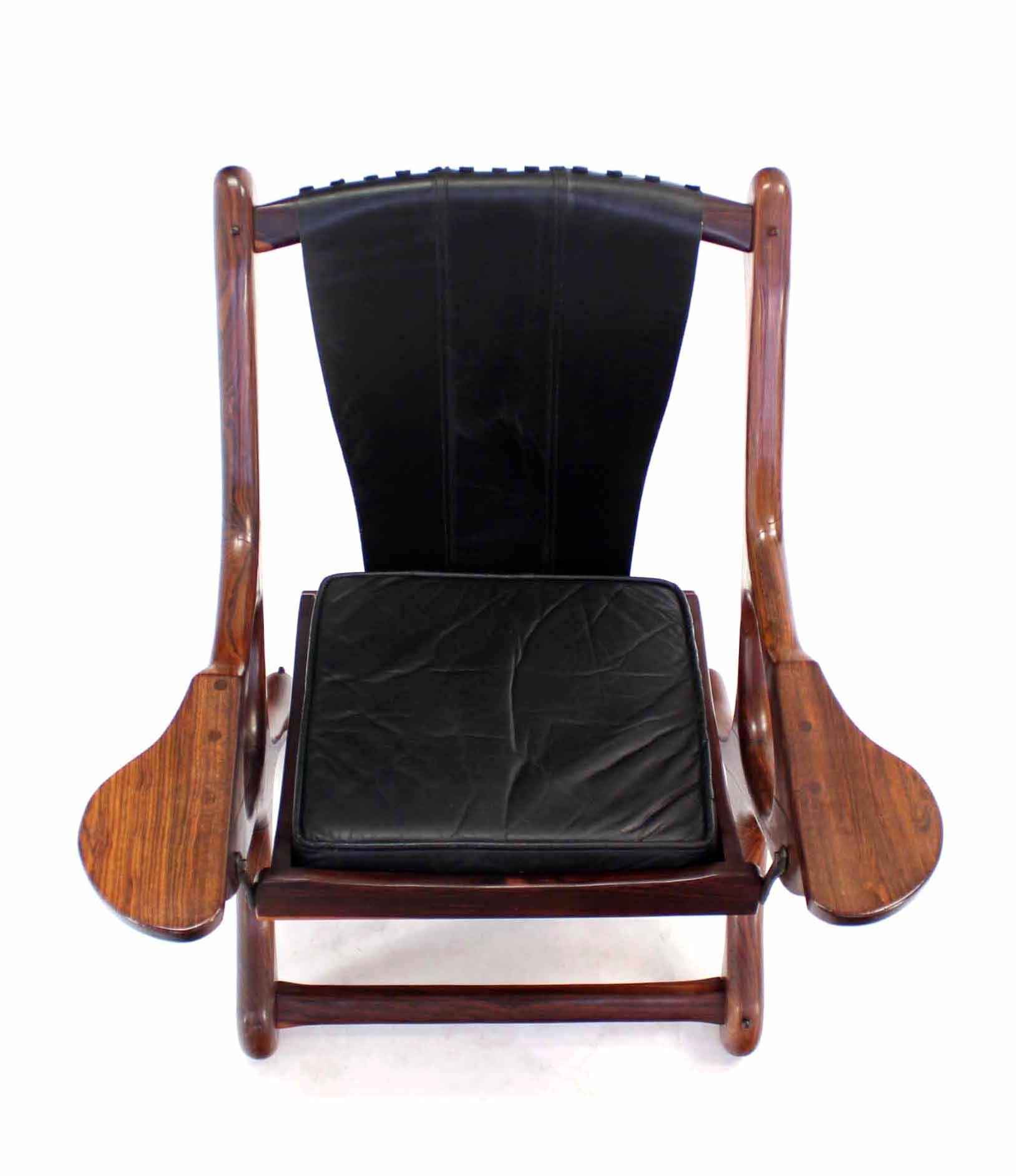 Schwerer Palisanderholzrahmen Lederpolsterung Lounge Chair (Moderne der Mitte des Jahrhunderts) im Angebot