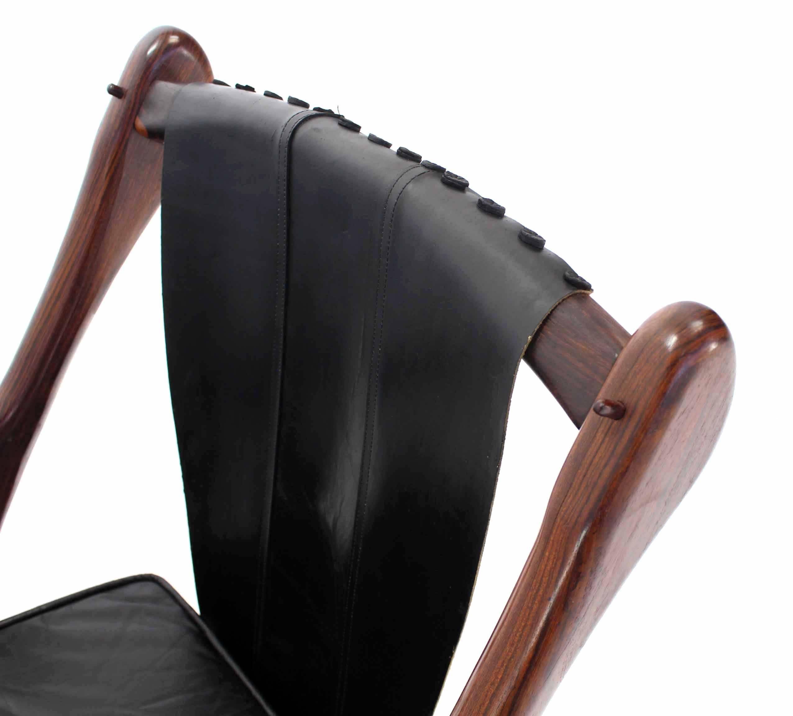 Schwerer Palisanderholzrahmen Lederpolsterung Lounge Chair (20. Jahrhundert) im Angebot