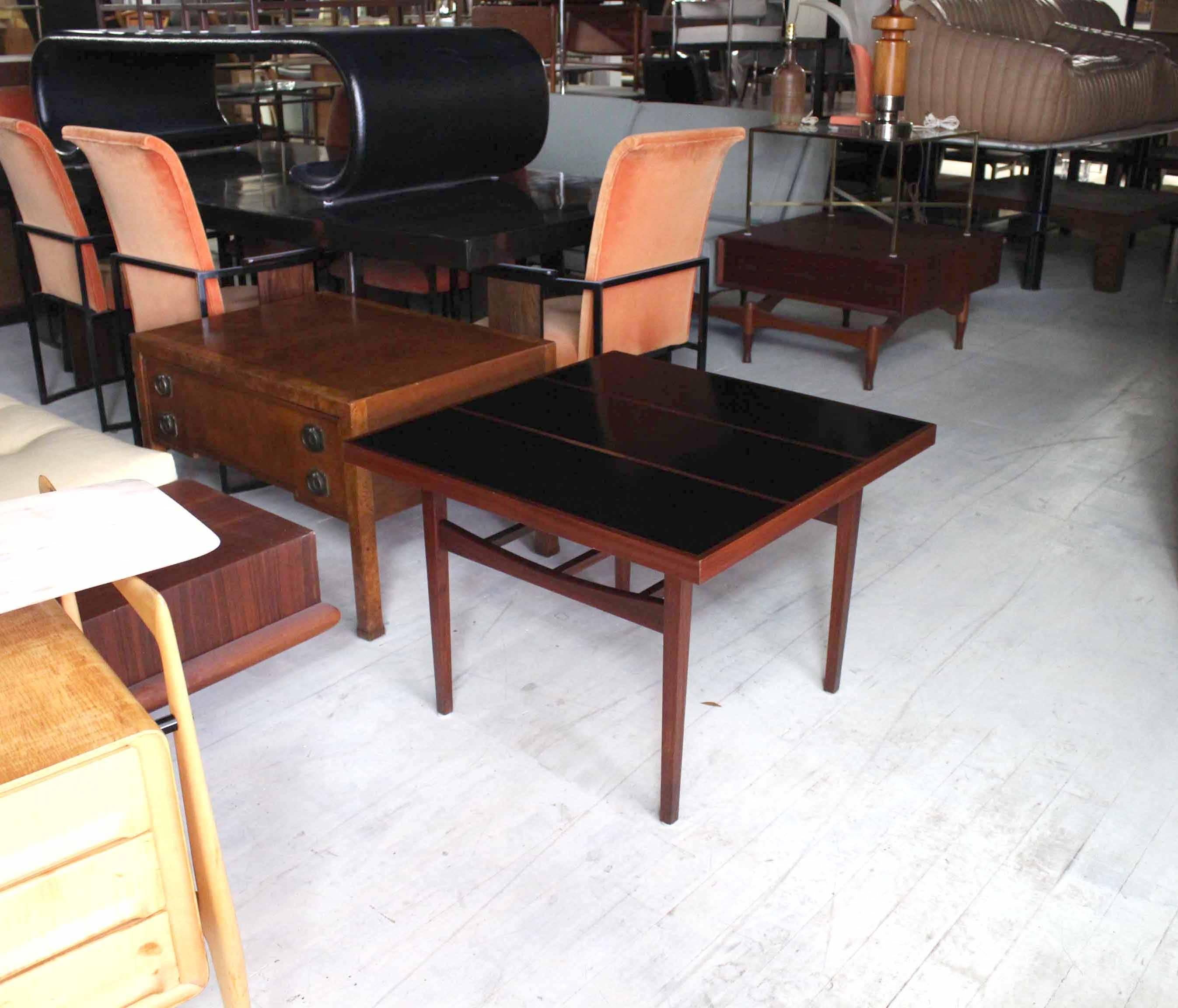 Square Stripe Pattern Top Mid Century Walnut Side Table In Excellent Condition In Rockaway, NJ