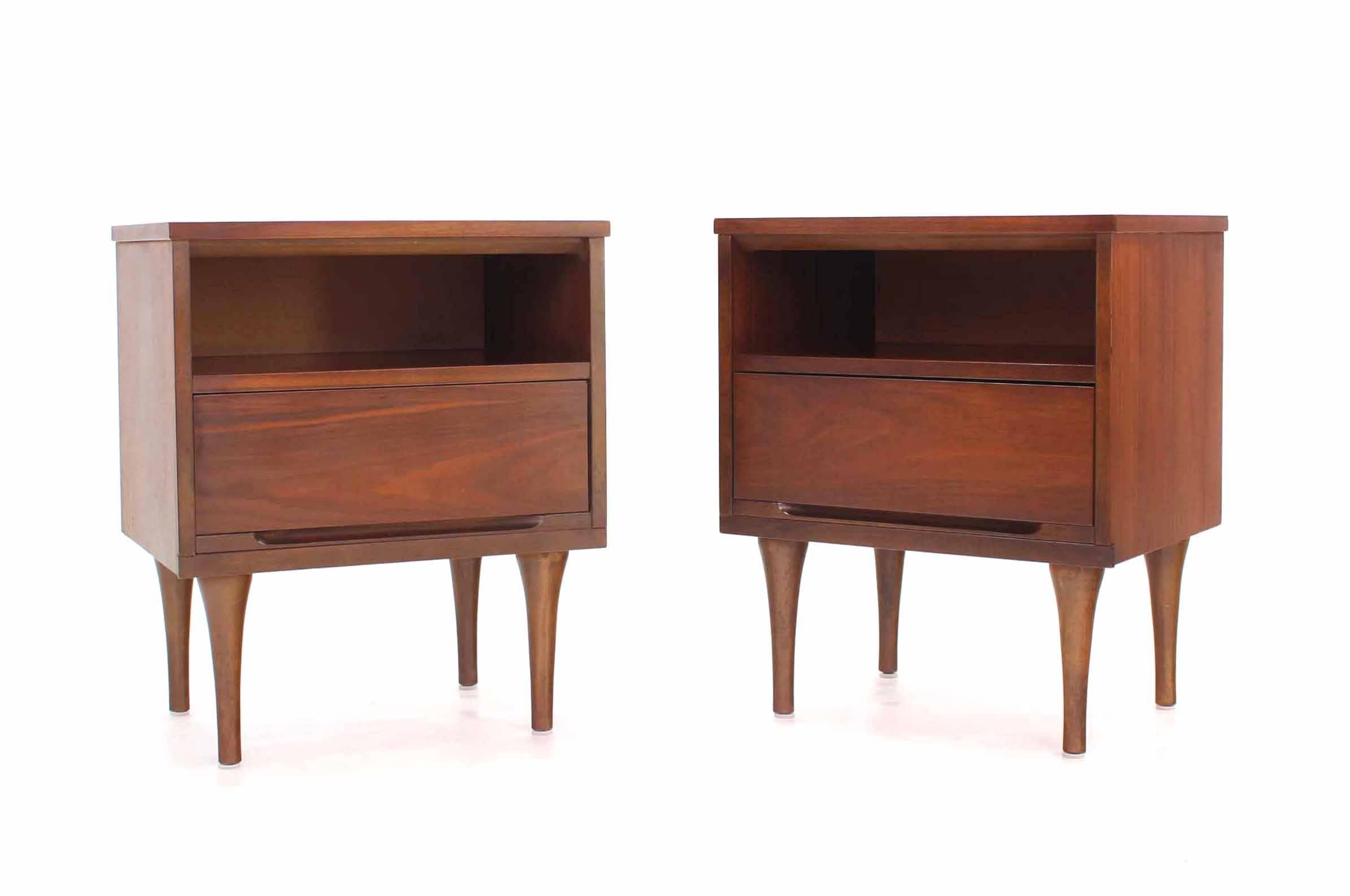 Mid-Century Modern Pair of Mid-Century Walnut One Drawer End Tables Nightstands